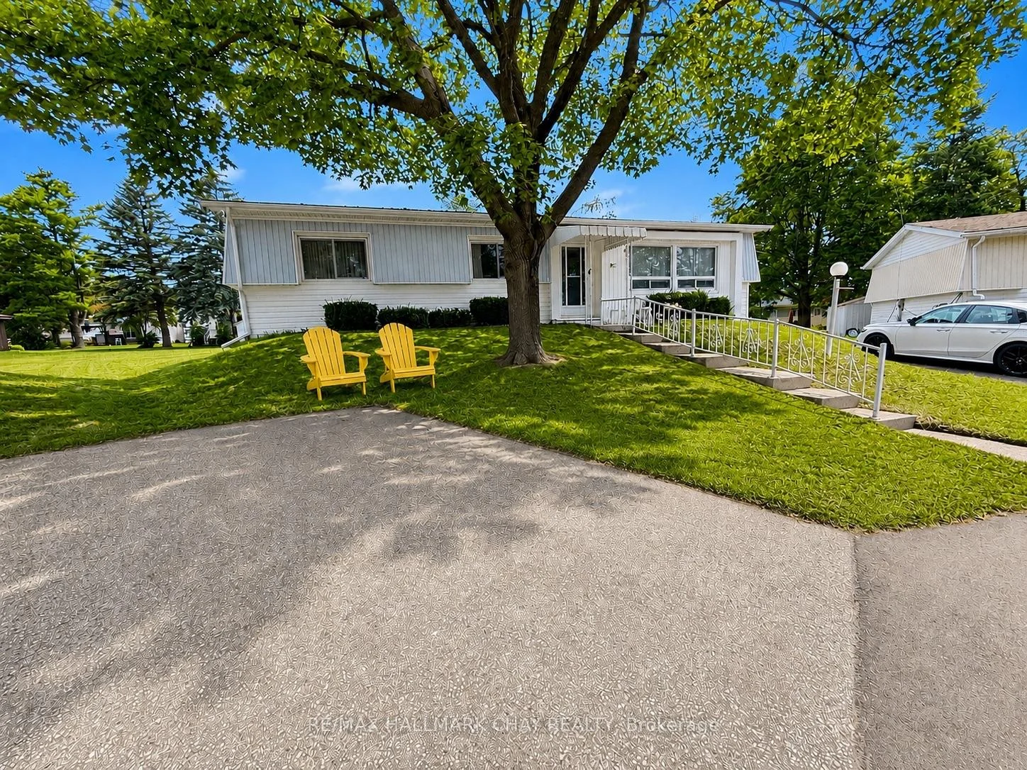 Front of 2 Poplar Court