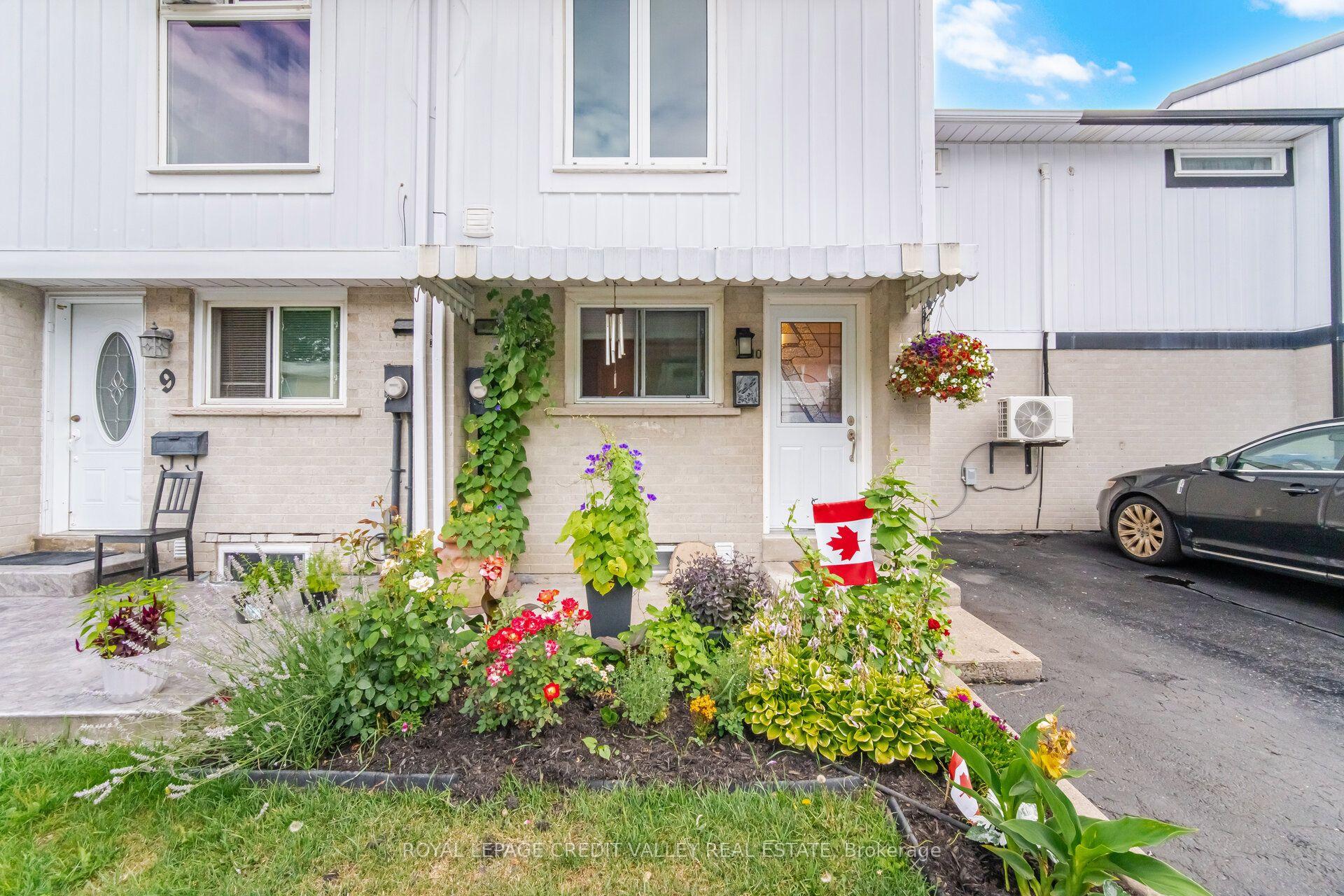 Photo 2 of 10 Gladstone Square, Brampton, Bramalea North Industrial — HOMEH