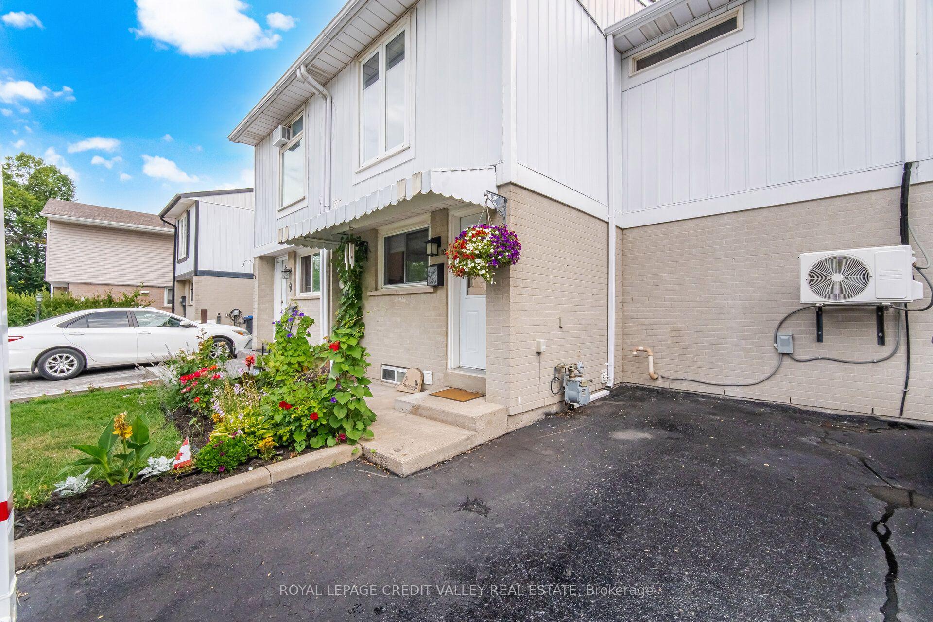 Photo 5 of 10 Gladstone Square, Brampton, Bramalea North Industrial — HOMEH
