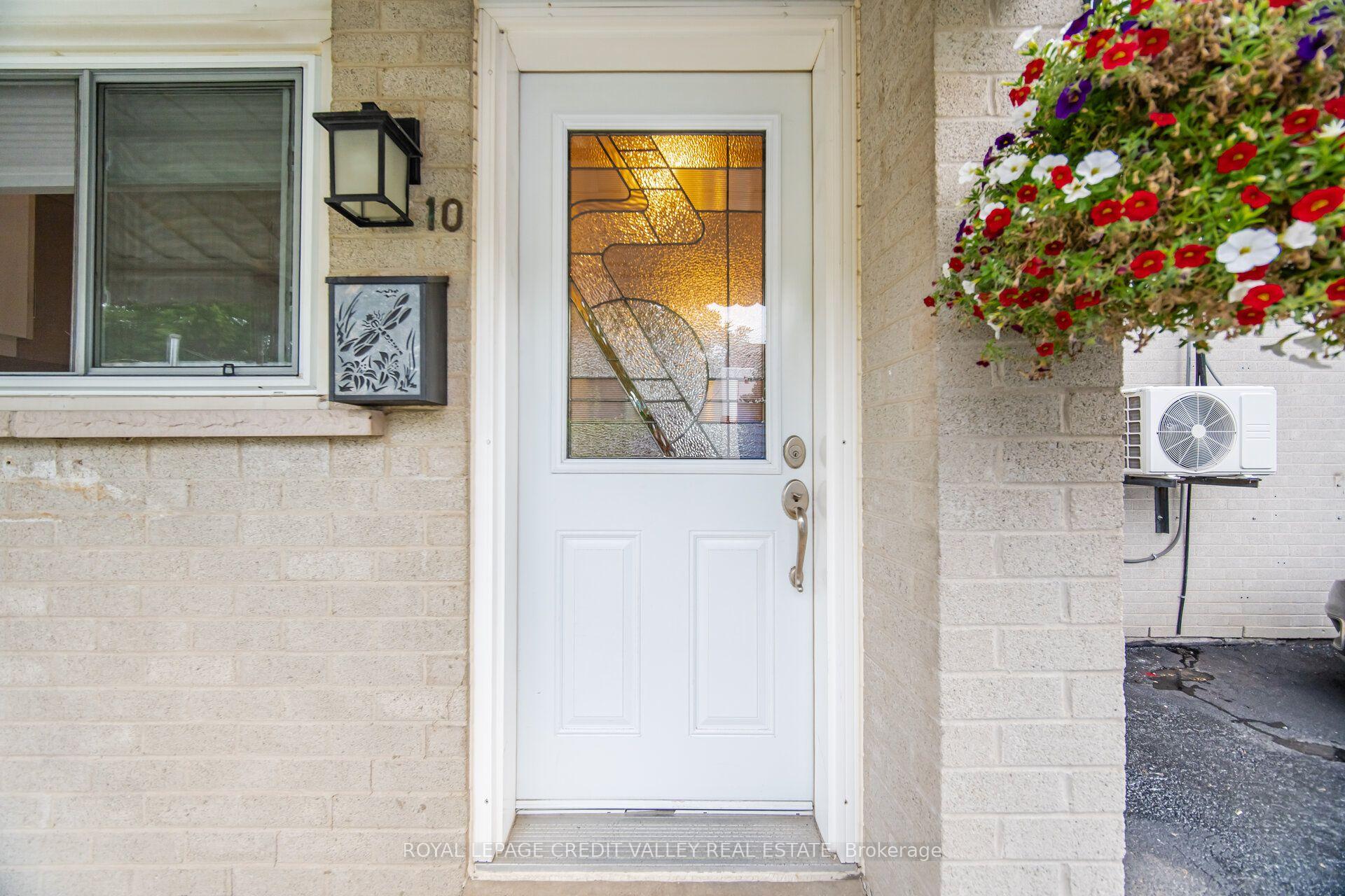 Photo 6 of 10 Gladstone Square, Brampton, Bramalea North Industrial — HOMEH