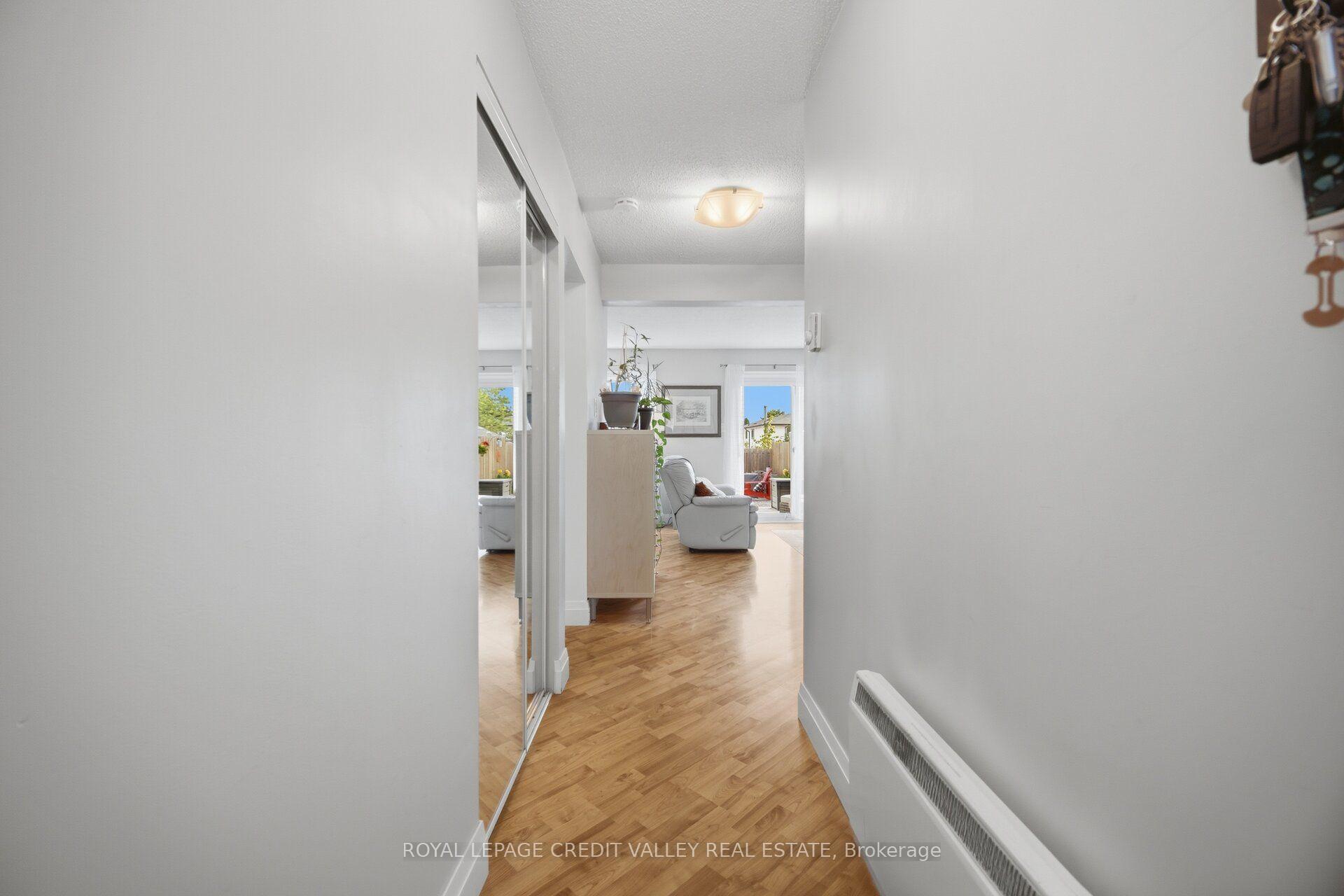 Photo 8 of 10 Gladstone Square, Brampton, Bramalea North Industrial — HOMEH