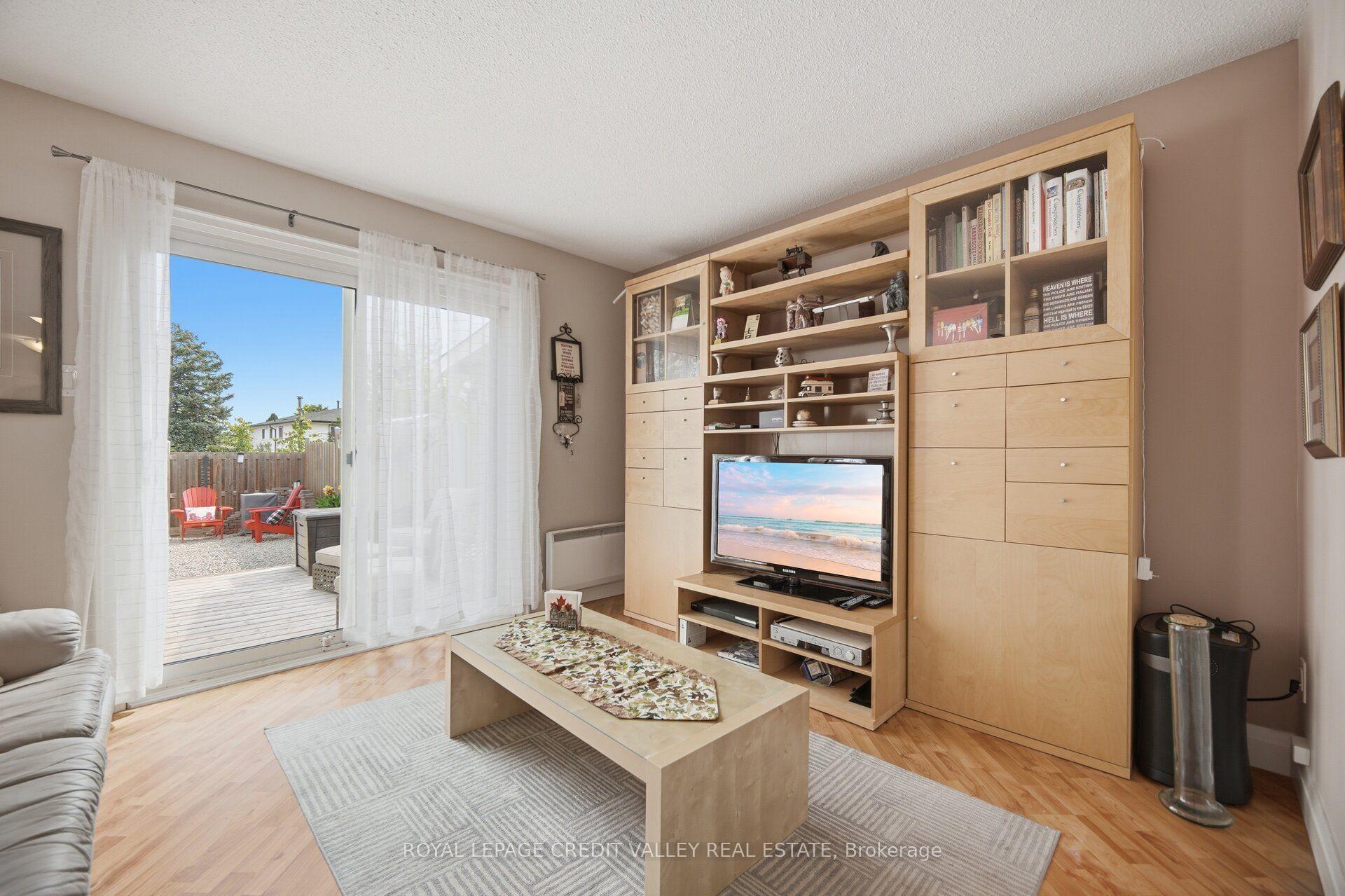 Photo 9 of 10 Gladstone Square, Brampton, Bramalea North Industrial — HOMEH