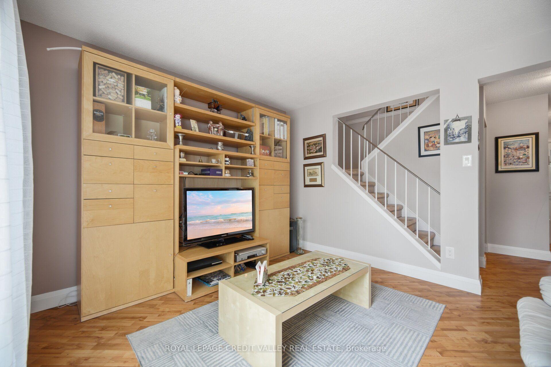 Photo 10 of 10 Gladstone Square, Brampton, Bramalea North Industrial — HOMEH