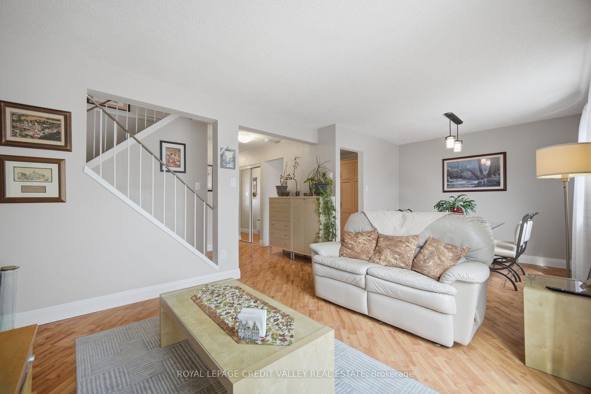 Photo 11 of 10 Gladstone Square, Brampton, Bramalea North Industrial — HOMEH