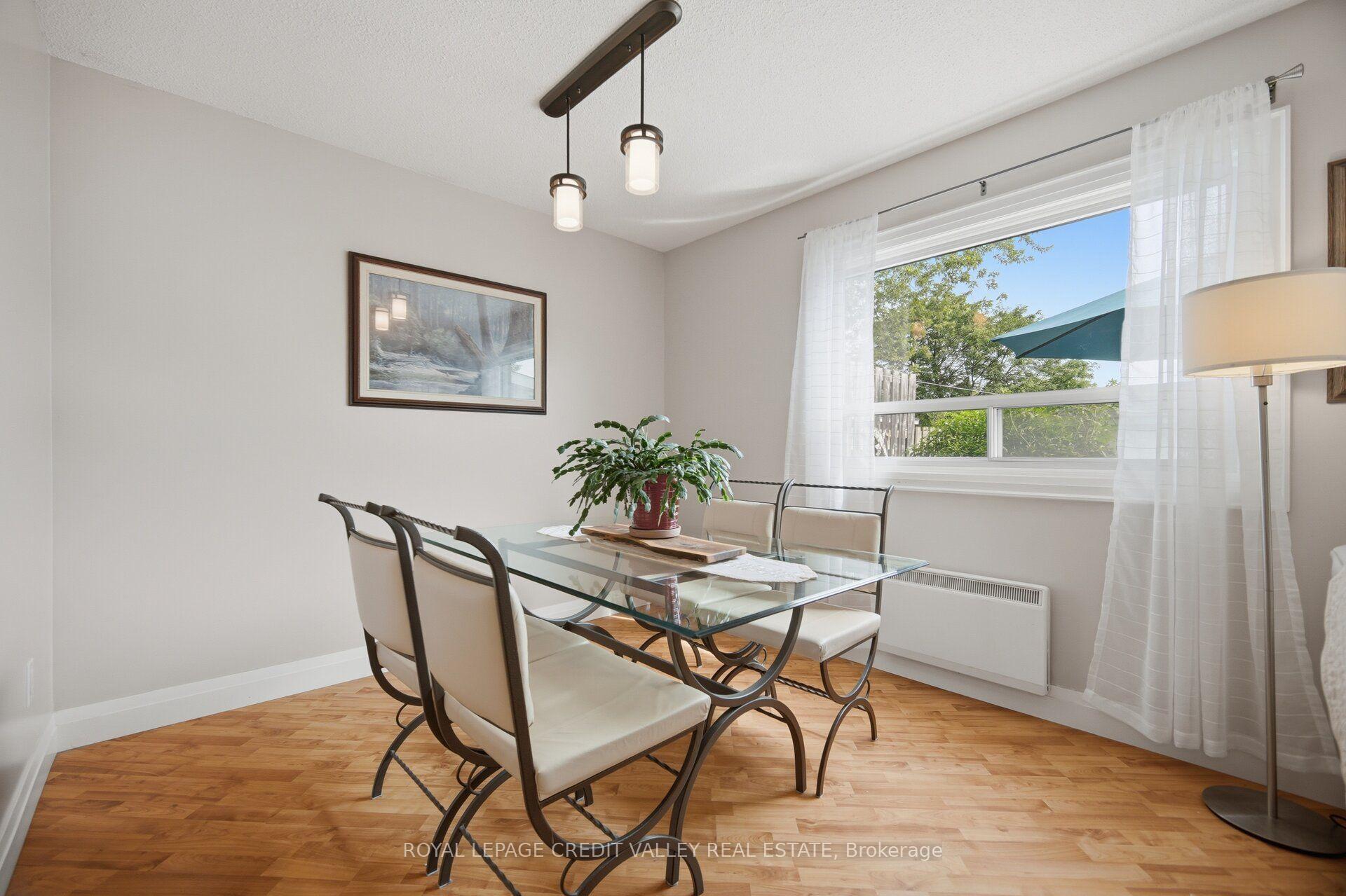Photo 14 of 10 Gladstone Square, Brampton, Bramalea North Industrial — HOMEH