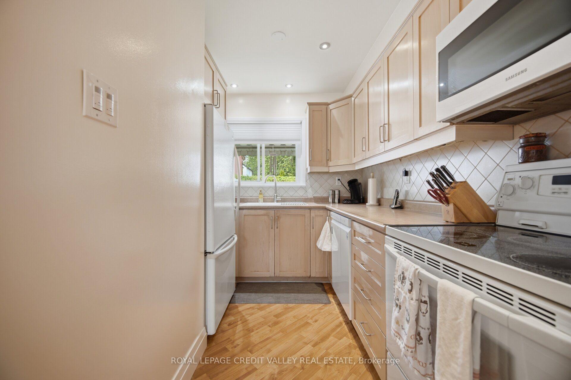 Photo 16 of 10 Gladstone Square, Brampton, Bramalea North Industrial — HOMEH