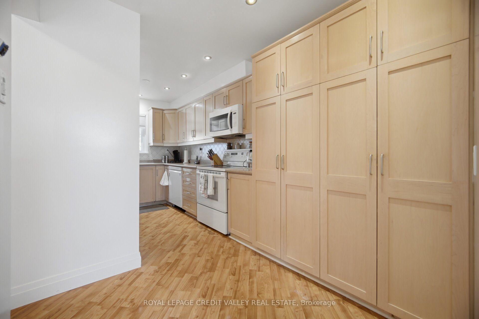 Photo 19 of 10 Gladstone Square, Brampton, Bramalea North Industrial — HOMEH