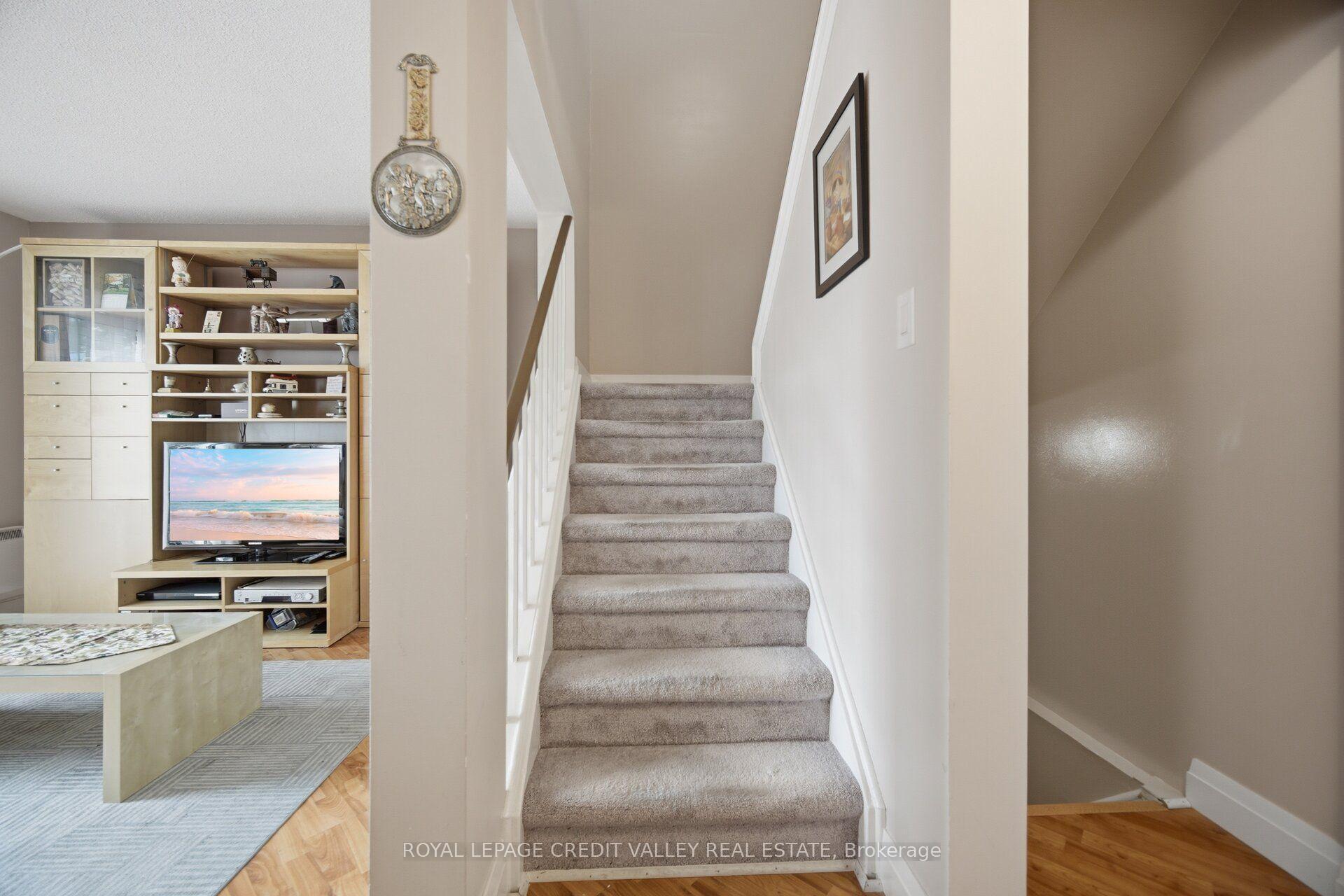Photo 21 of 10 Gladstone Square, Brampton, Bramalea North Industrial — HOMEH