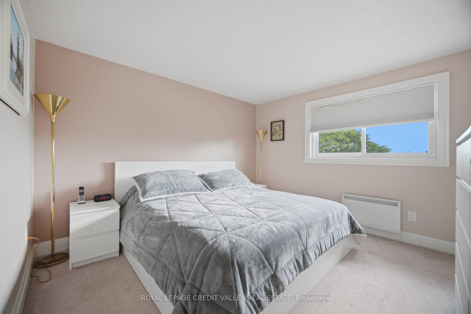 Photo 23 of 10 Gladstone Square, Brampton, Bramalea North Industrial — HOMEH