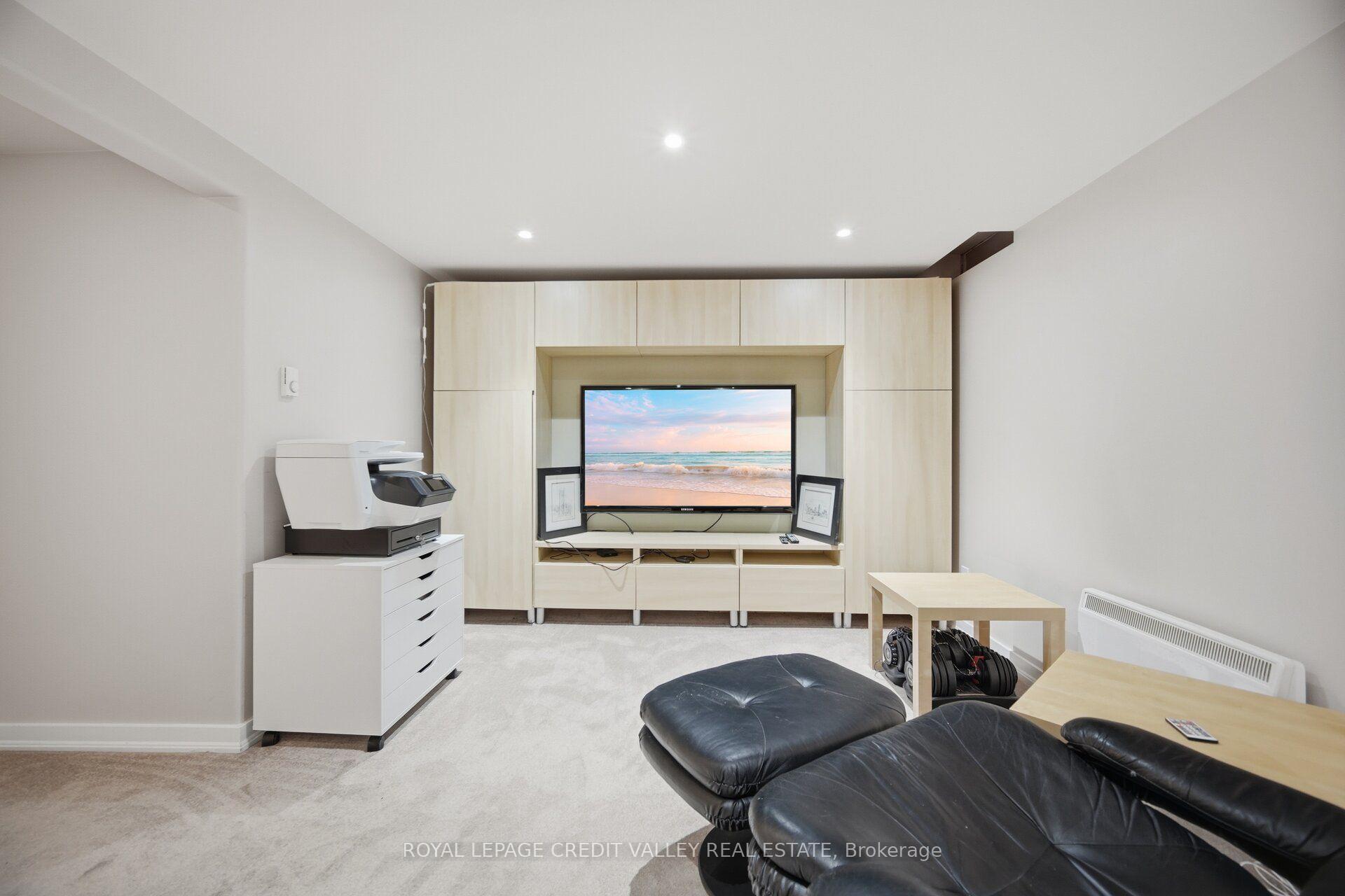Photo 35 of 10 Gladstone Square, Brampton, Bramalea North Industrial — HOMEH