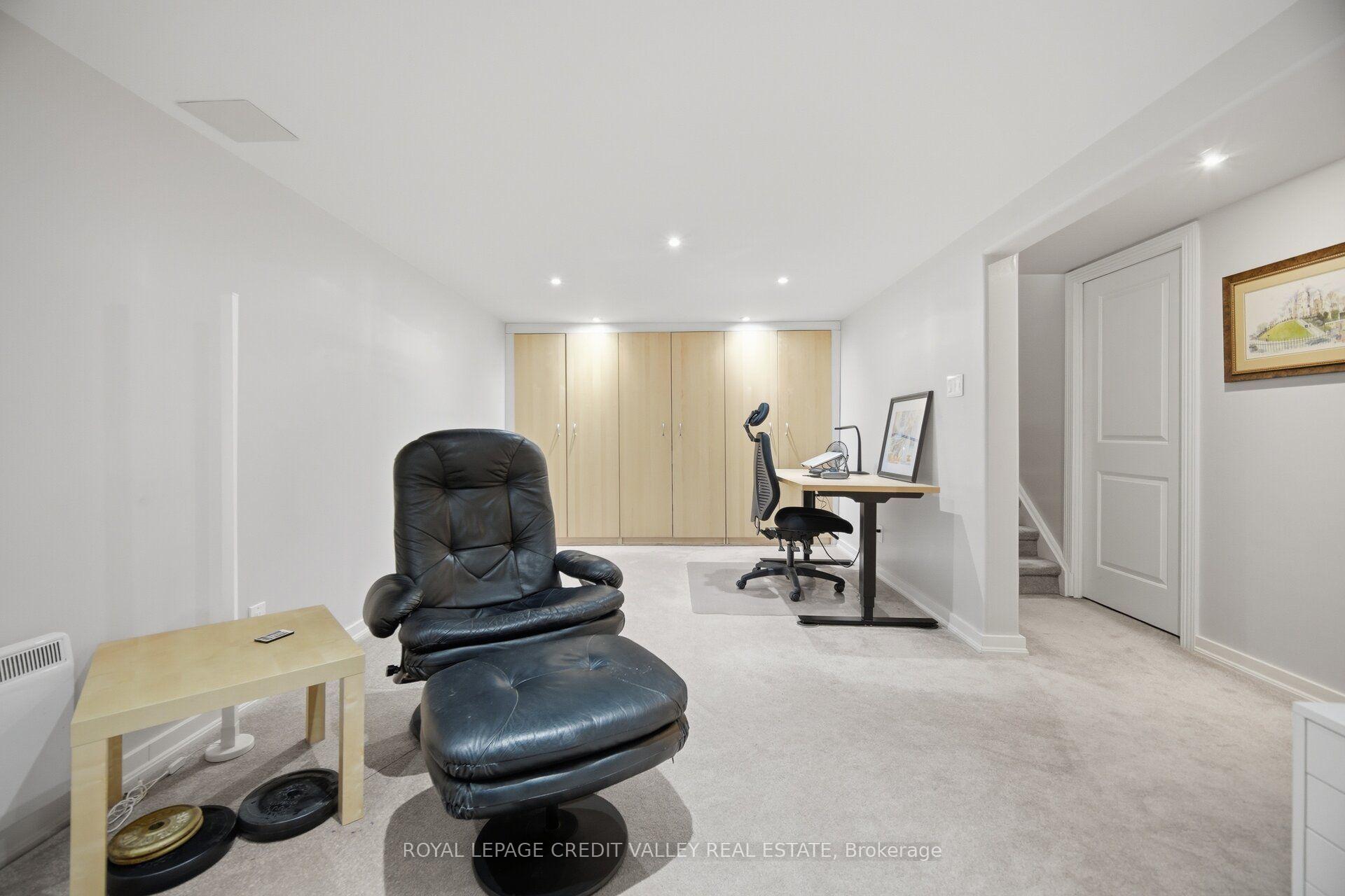 Photo 36 of 10 Gladstone Square, Brampton, Bramalea North Industrial — HOMEH