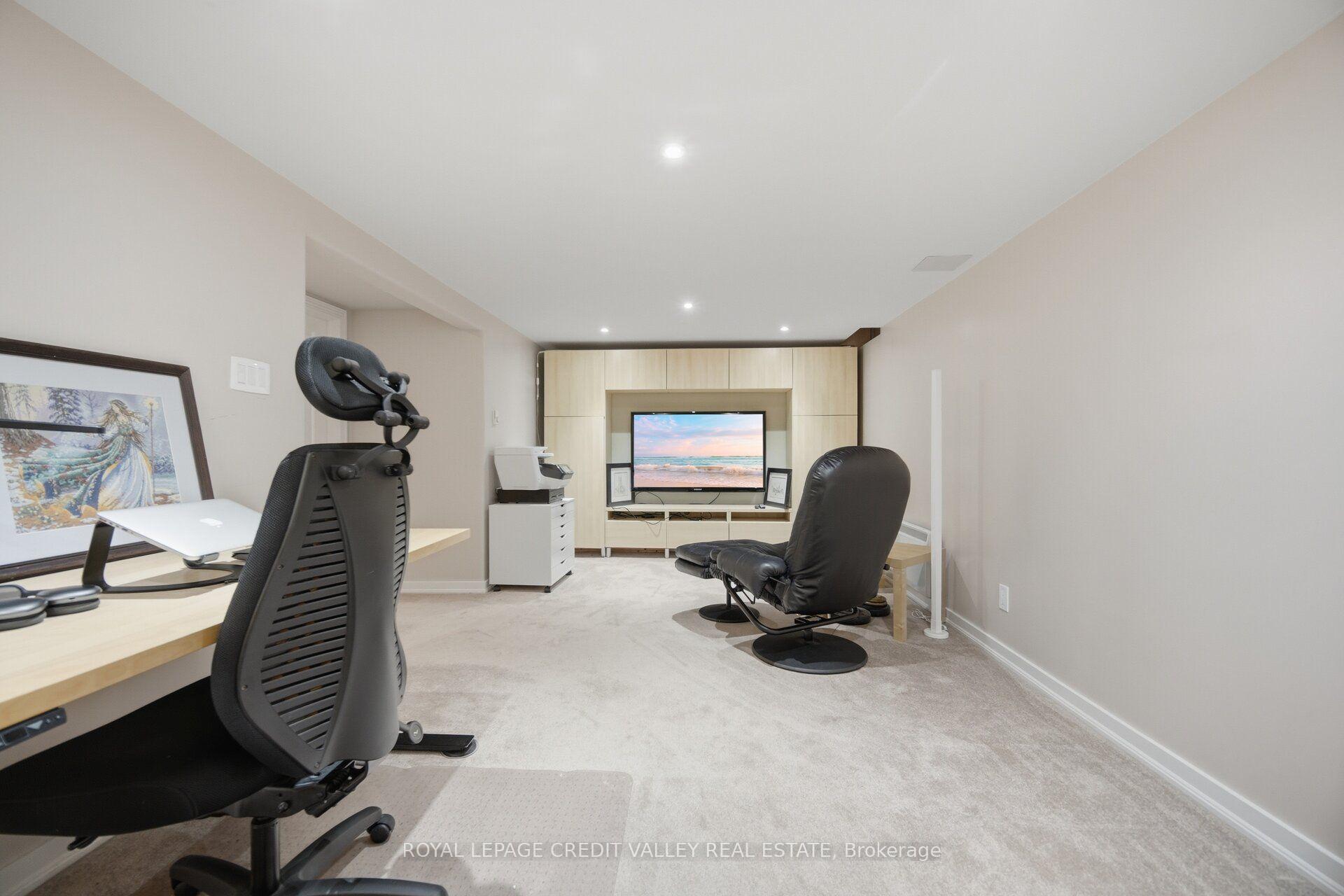 Photo 37 of 10 Gladstone Square, Brampton, Bramalea North Industrial — HOMEH