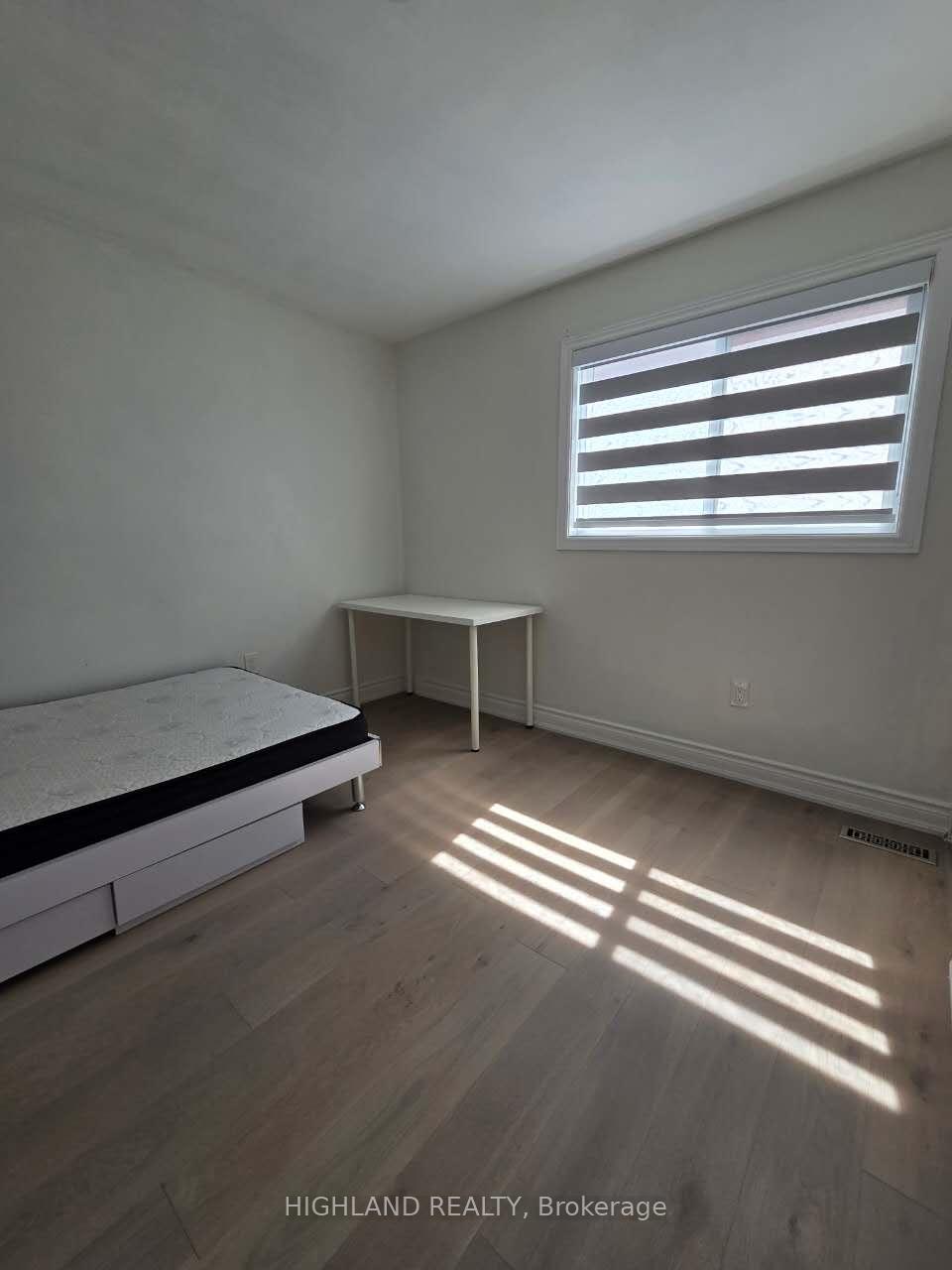 Front of Unit Ground-floor room, 252 Hickory Circle