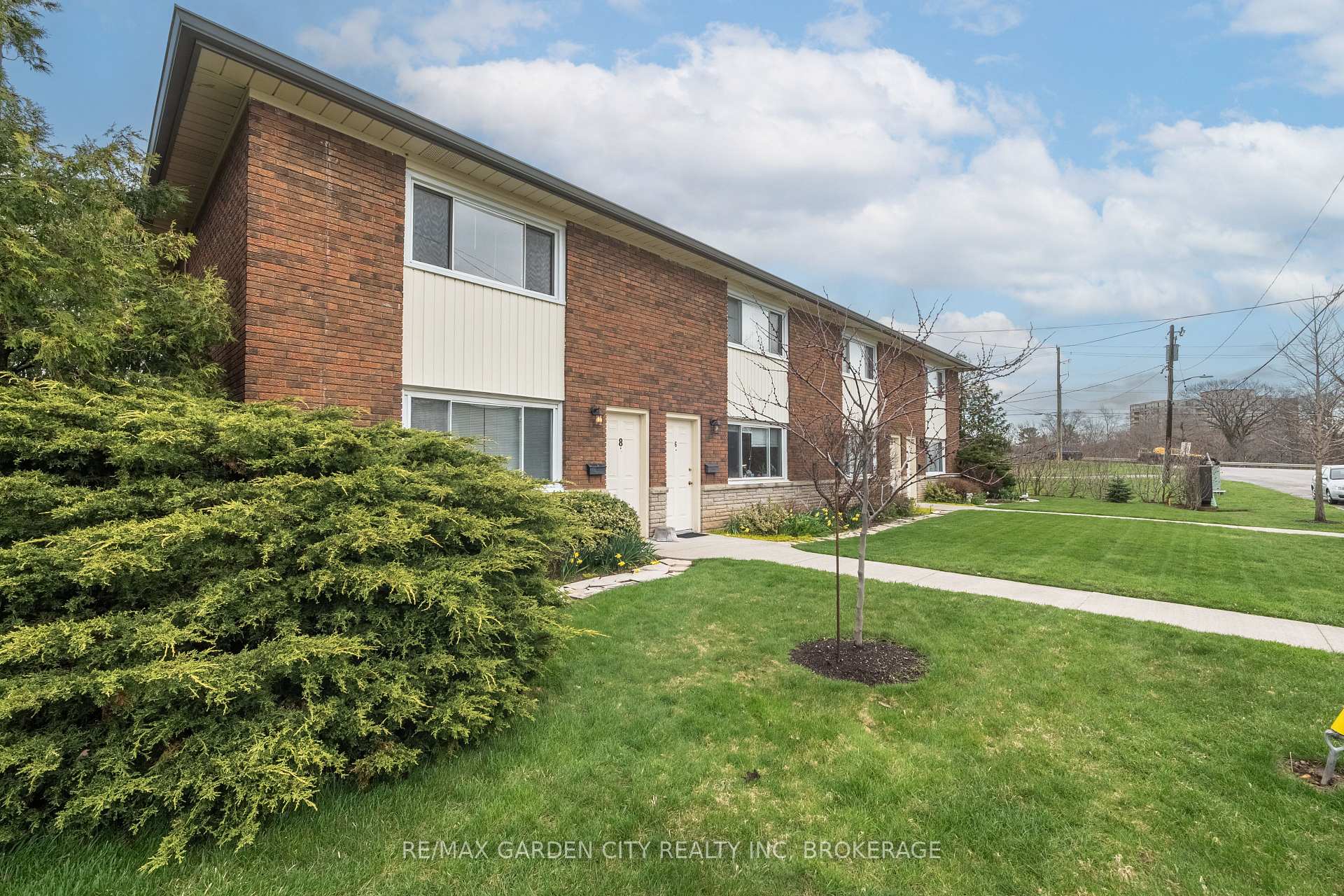 Photo 3 of 2-8 Riverview Boulevard, St. Catharines, Glendale/Glenridge — HOMEH