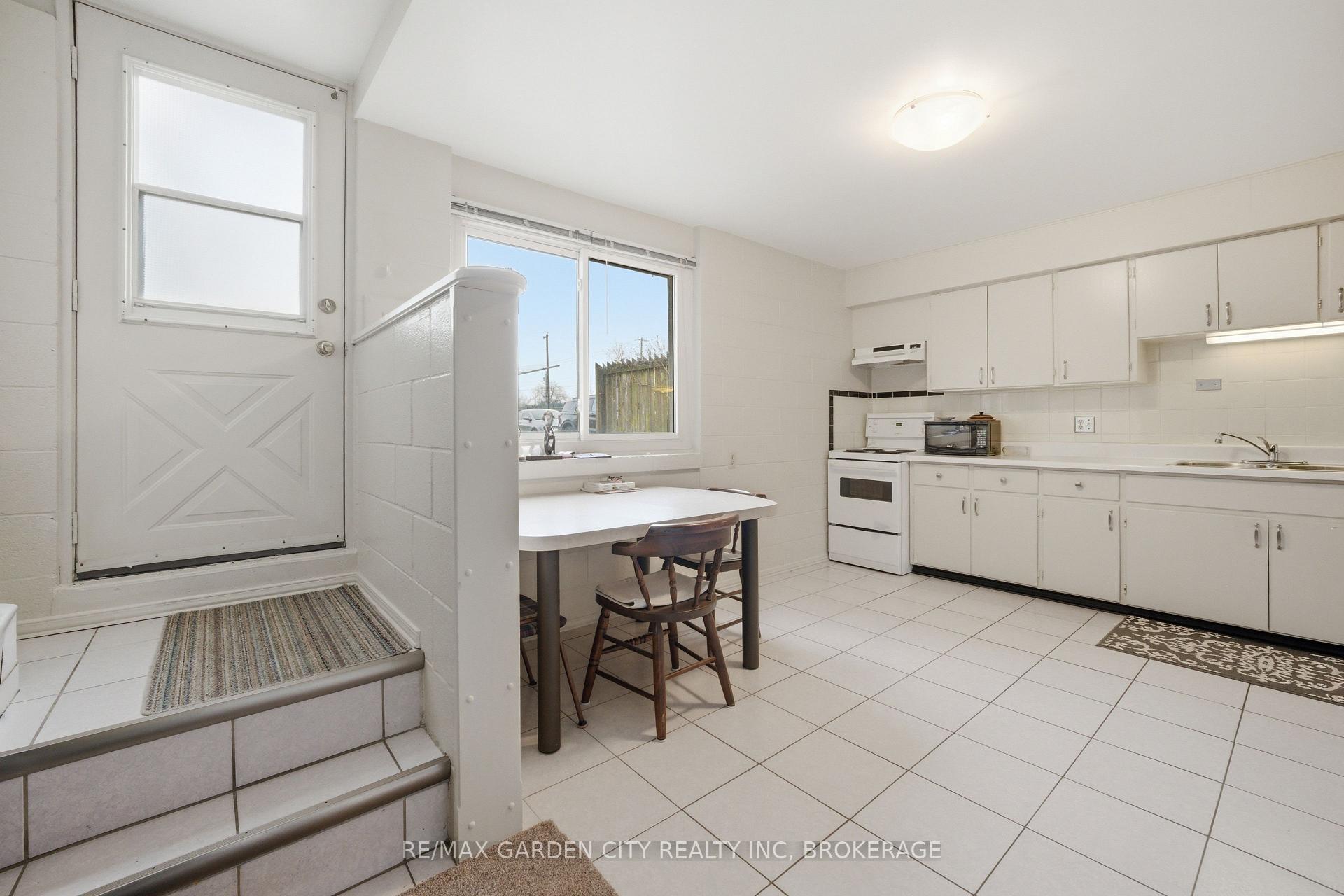 Photo 9 of 2-8 Riverview Boulevard, St. Catharines, Glendale/Glenridge — HOMEH
