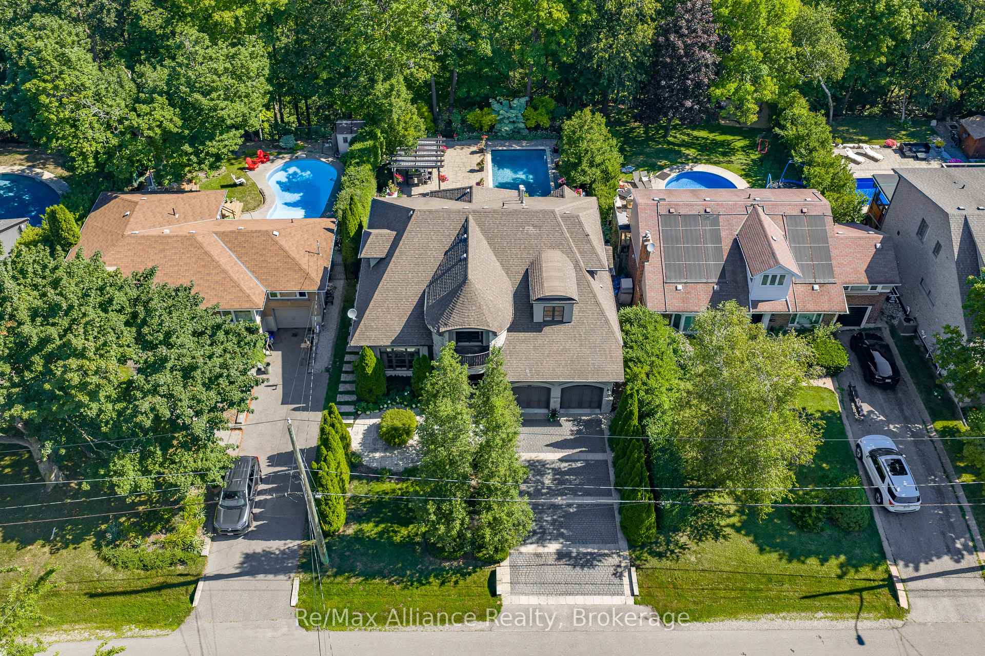 Photo 2 of 379 River Side Drive, Oakville, Central — HOMEH