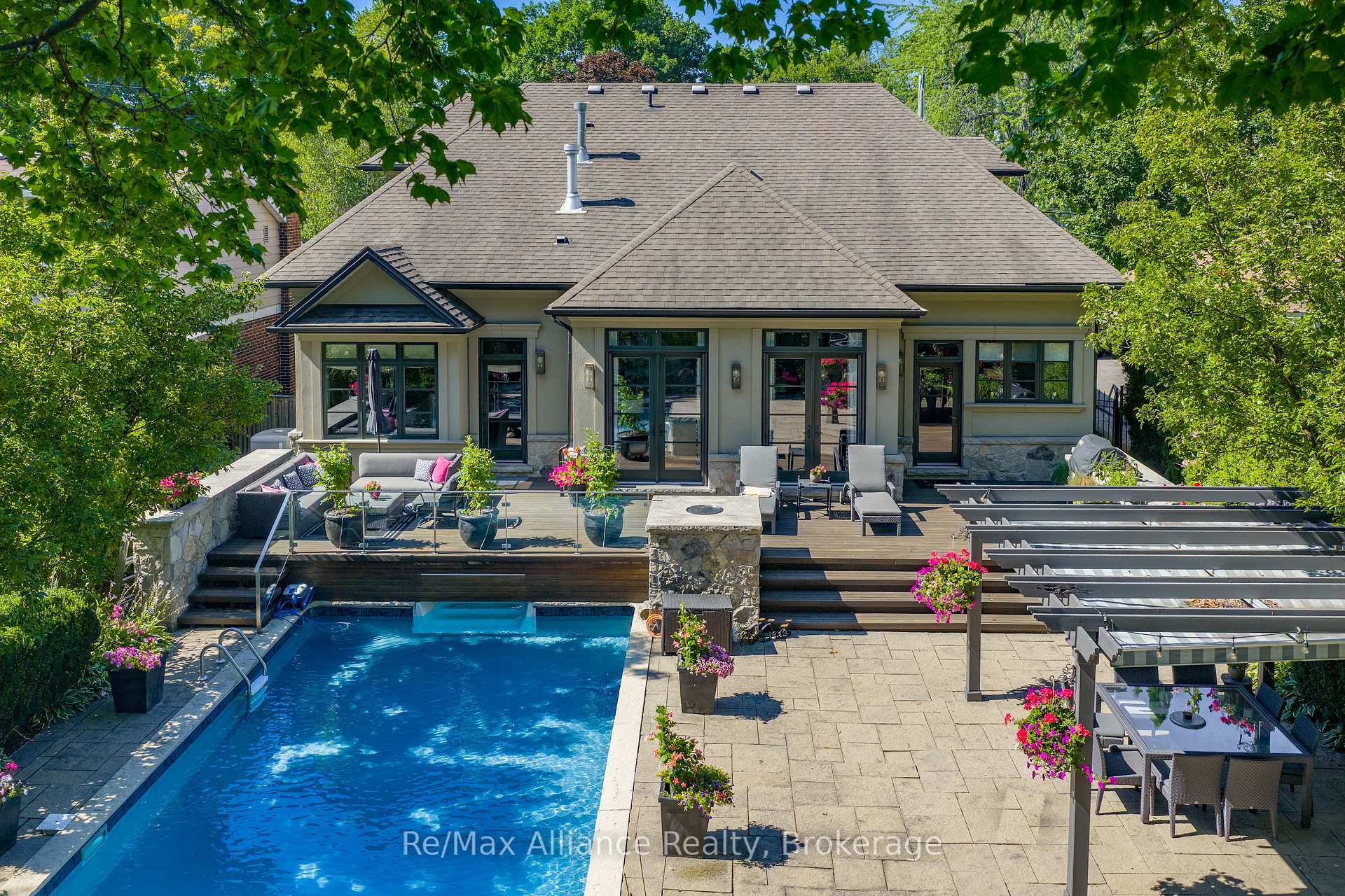Photo 3 of 379 River Side Drive, Oakville, Central — HOMEH