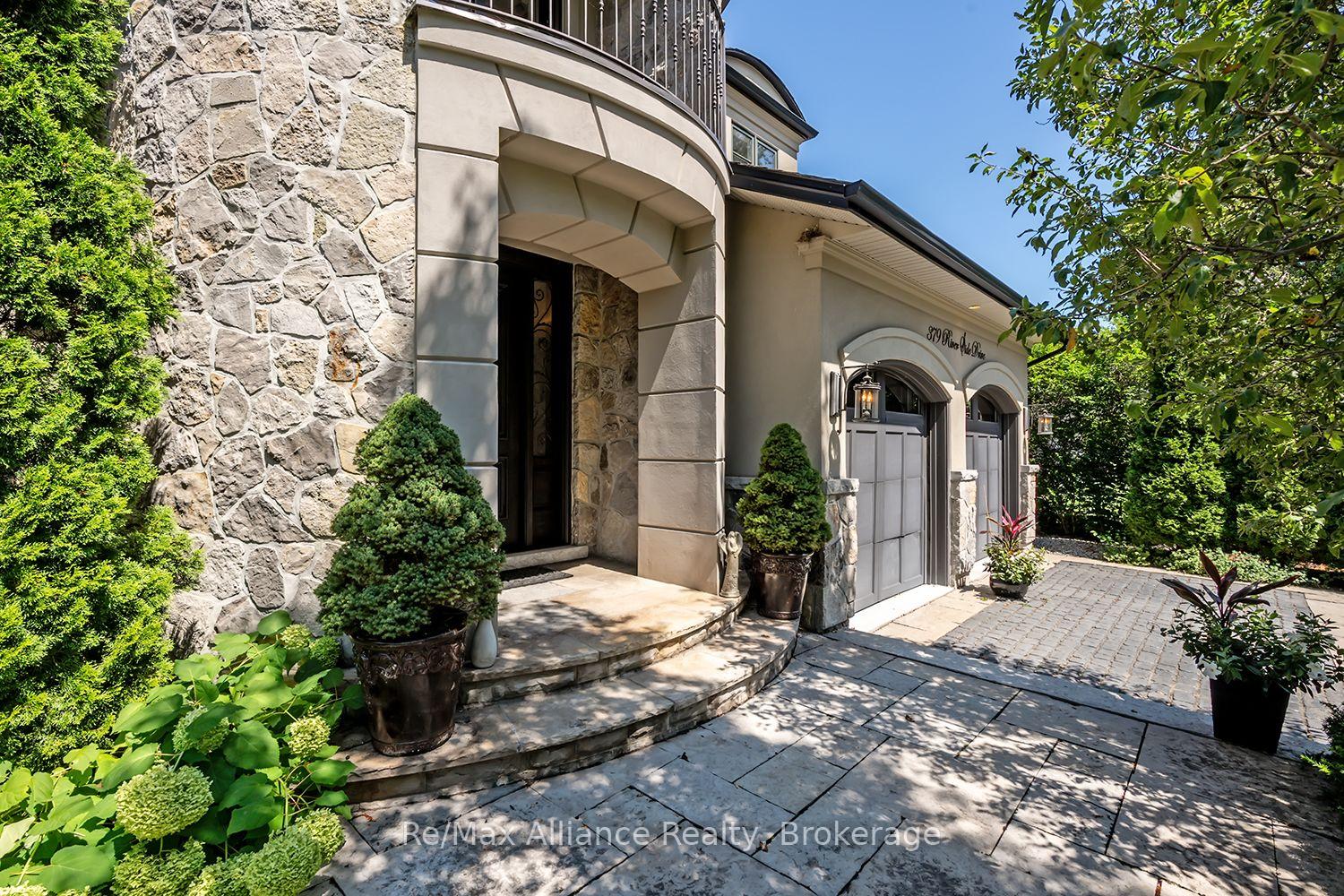 Photo 4 of 379 River Side Drive, Oakville, Central — HOMEH