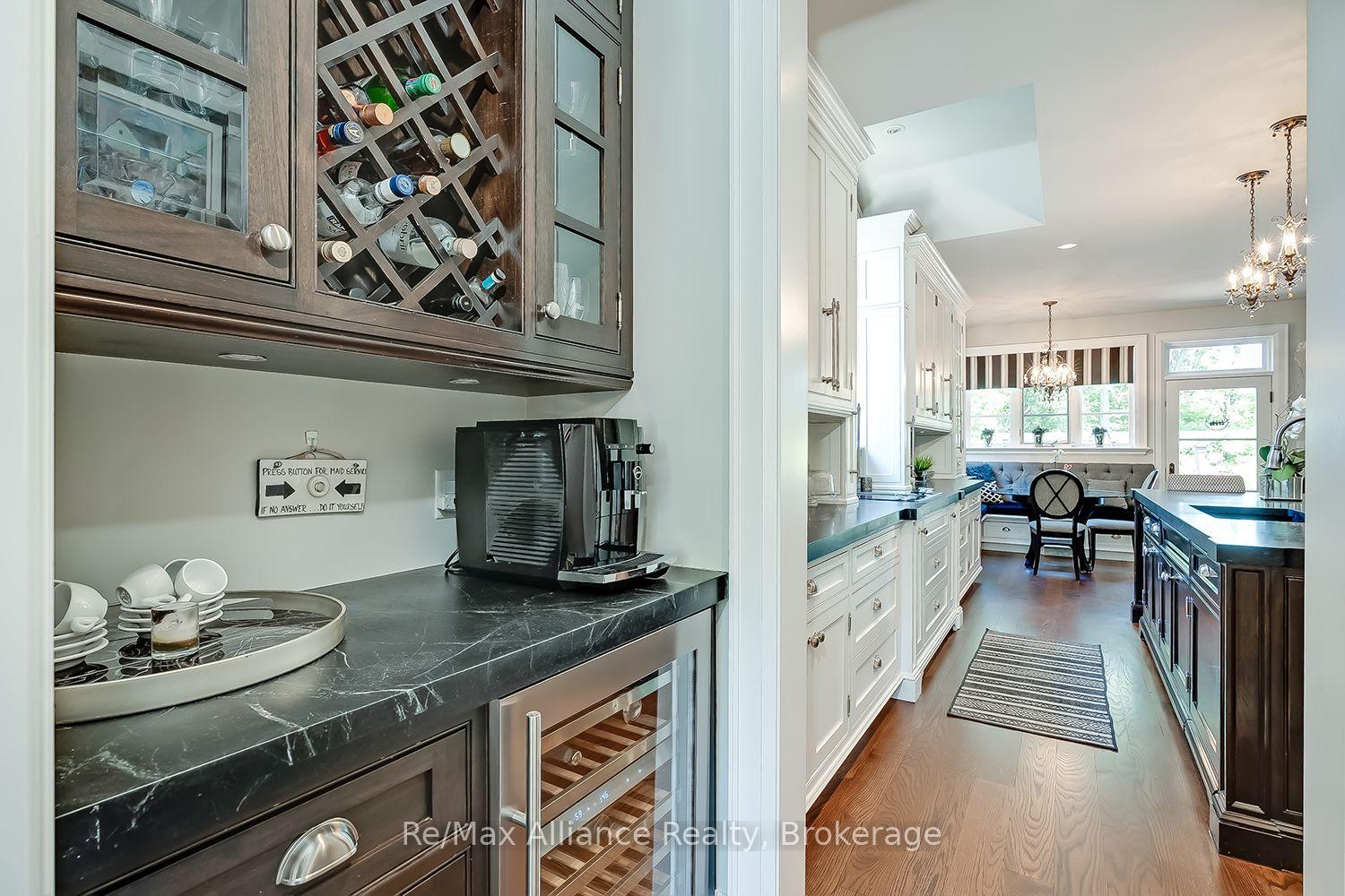 Photo 9 of 379 River Side Drive, Oakville, Central — HOMEH