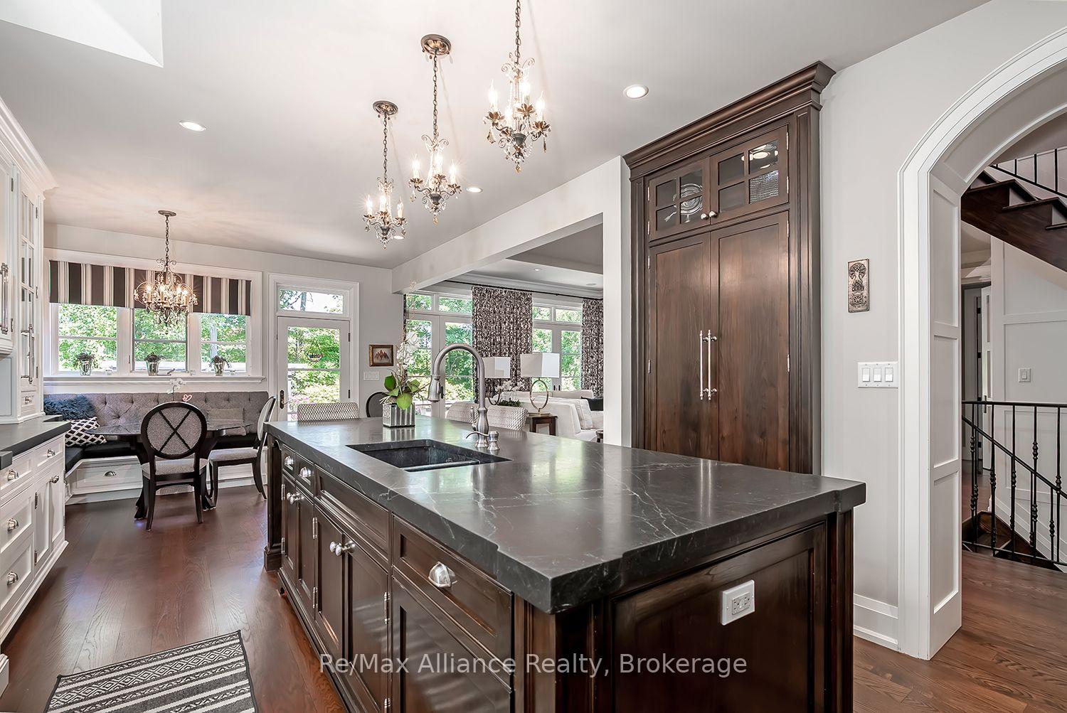 Photo 10 of 379 River Side Drive, Oakville, Central — HOMEH