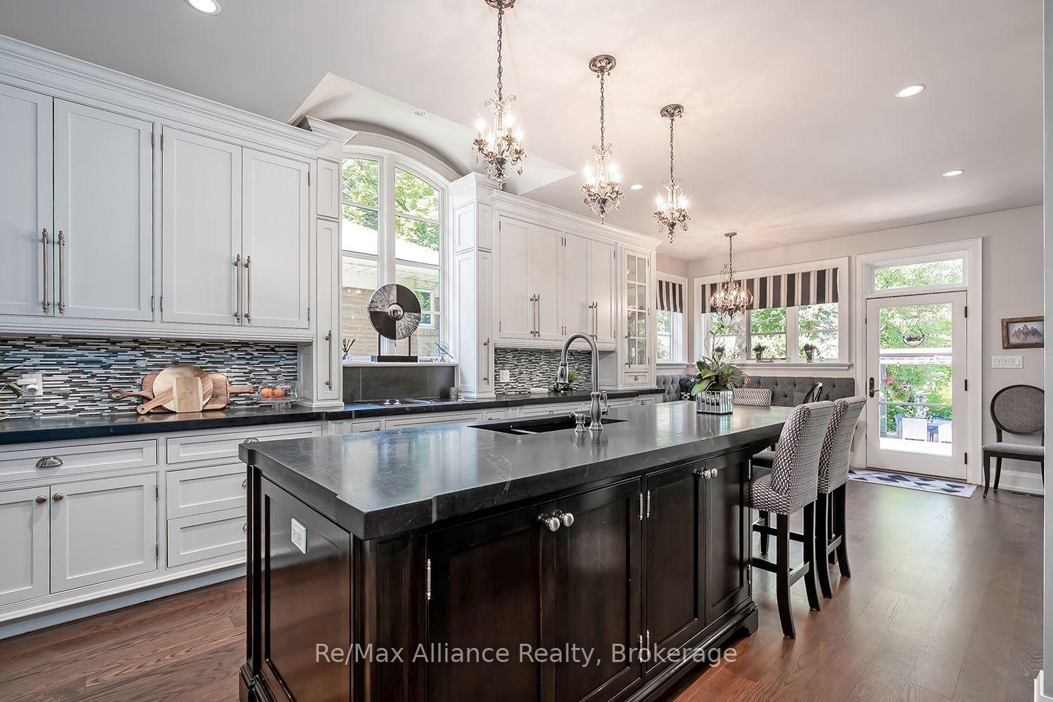 Photo 11 of 379 River Side Drive, Oakville, Central — HOMEH