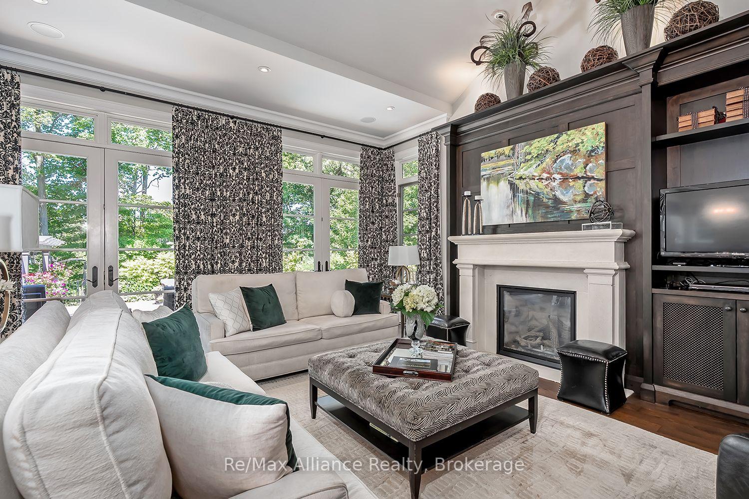 Photo 13 of 379 River Side Drive, Oakville, Central — HOMEH