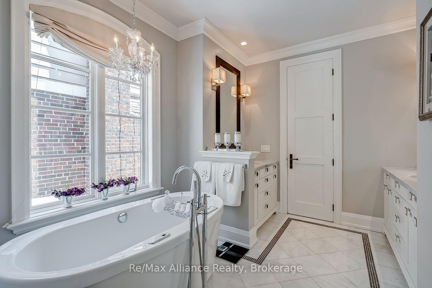 Photo 20 of 379 River Side Drive, Oakville, Central — HOMEH