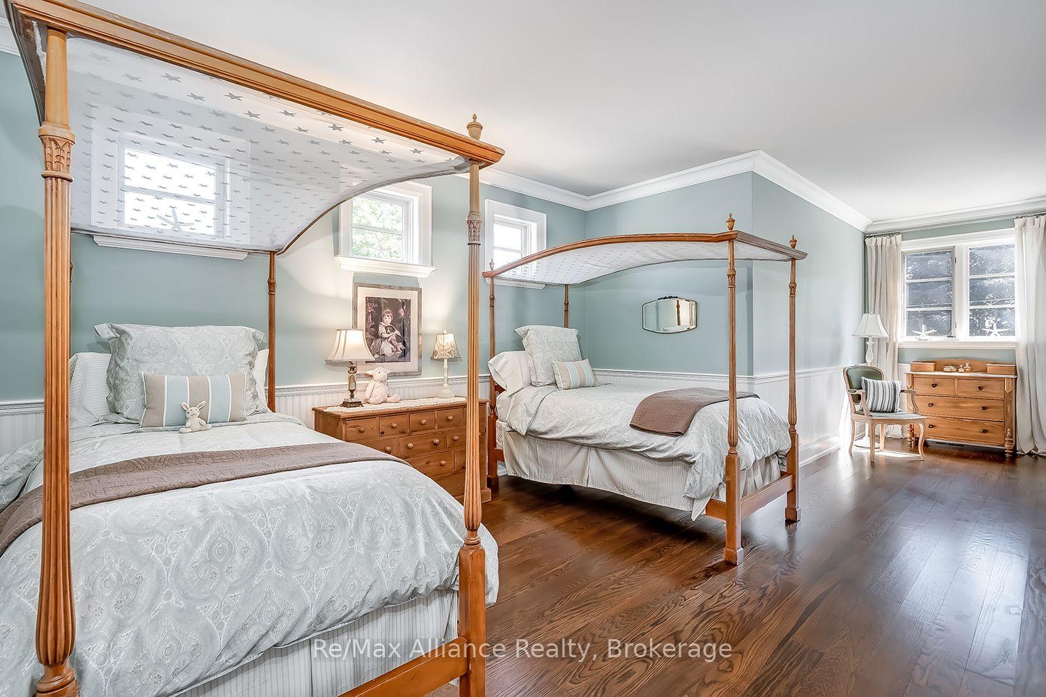 Photo 30 of 379 River Side Drive, Oakville, Central — HOMEH