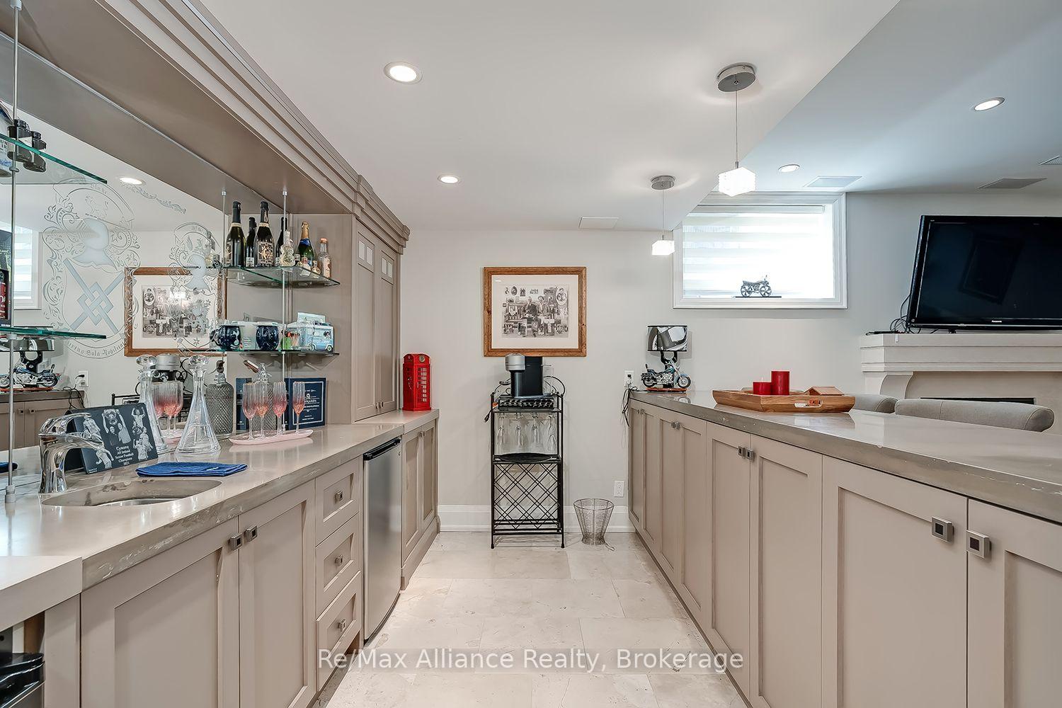 Photo 34 of 379 River Side Drive, Oakville, Central — HOMEH