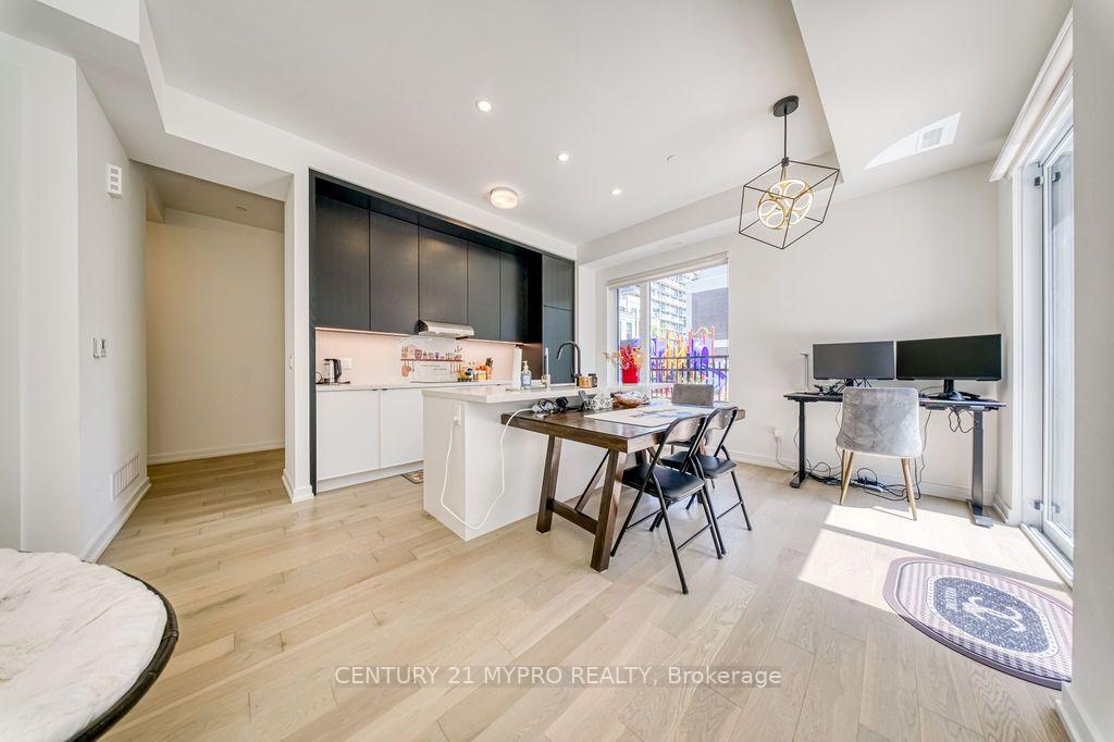 Photo 8 of Unit 107, 5 Red Squirrel Lane, Richmond Hill, Rural Richmond Hill — HOMEH