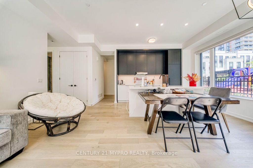 Photo 9 of Unit 107, 5 Red Squirrel Lane, Richmond Hill, Rural Richmond Hill — HOMEH