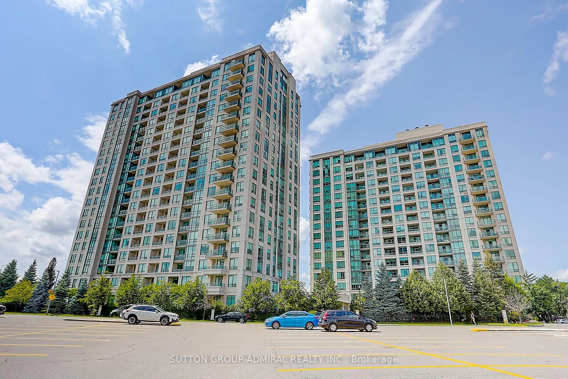 Front of Unit 806, 100 Promenade Circle