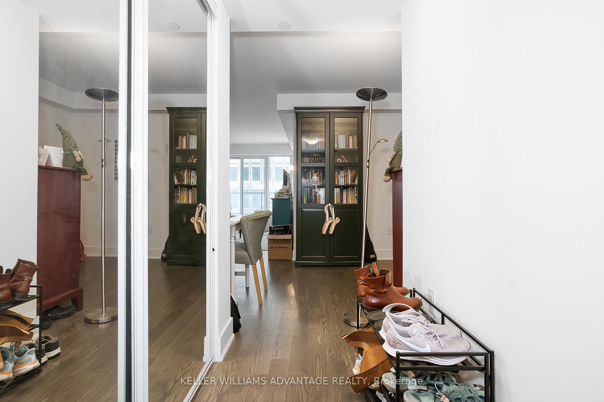 Photo 5 of Unit 1012, 955 Bay Street, Toronto, Bay Street Corridor — HOMEH