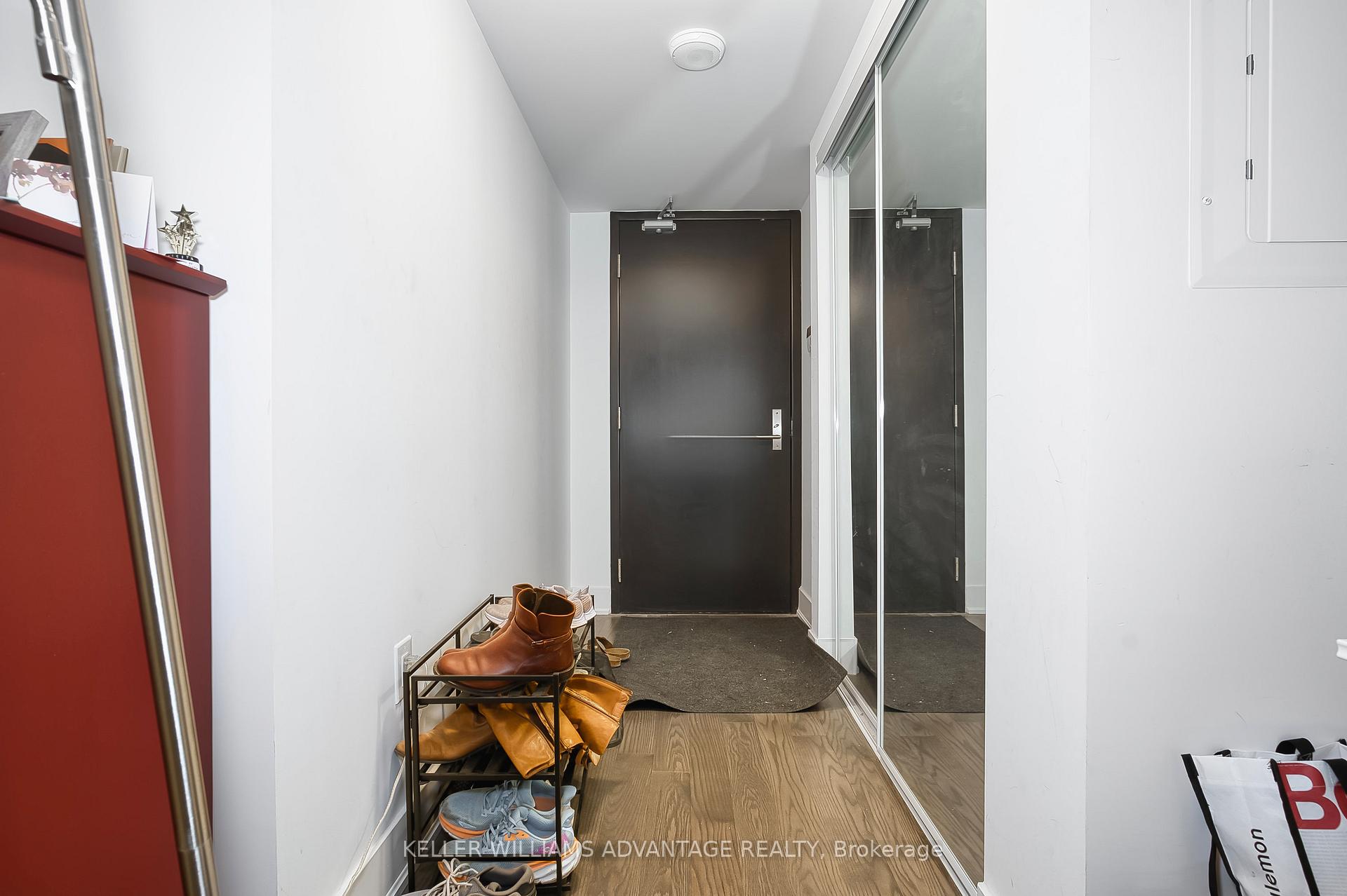 Photo 6 of Unit 1012, 955 Bay Street, Toronto, Bay Street Corridor — HOMEH