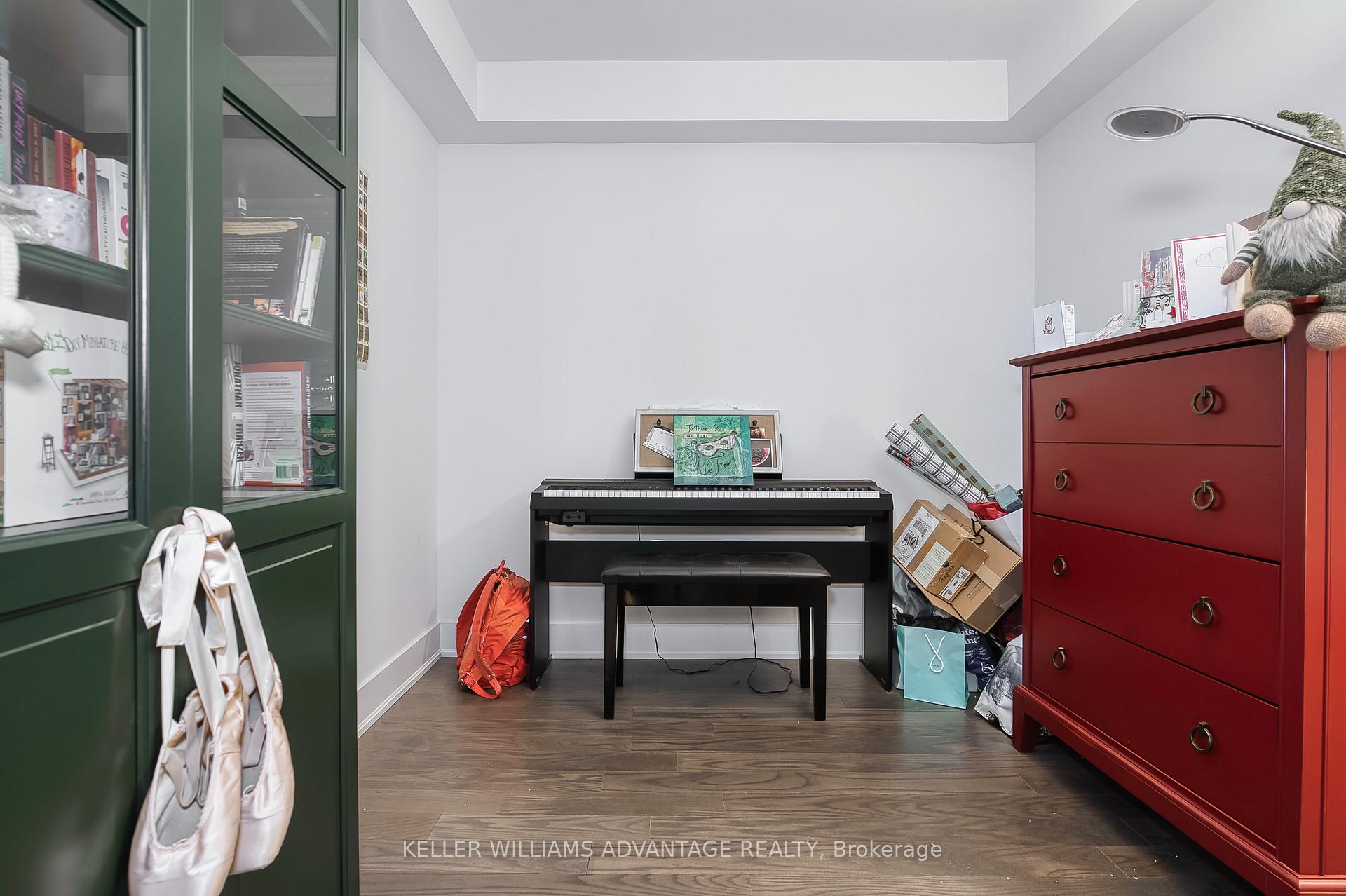Photo 7 of Unit 1012, 955 Bay Street, Toronto, Bay Street Corridor — HOMEH