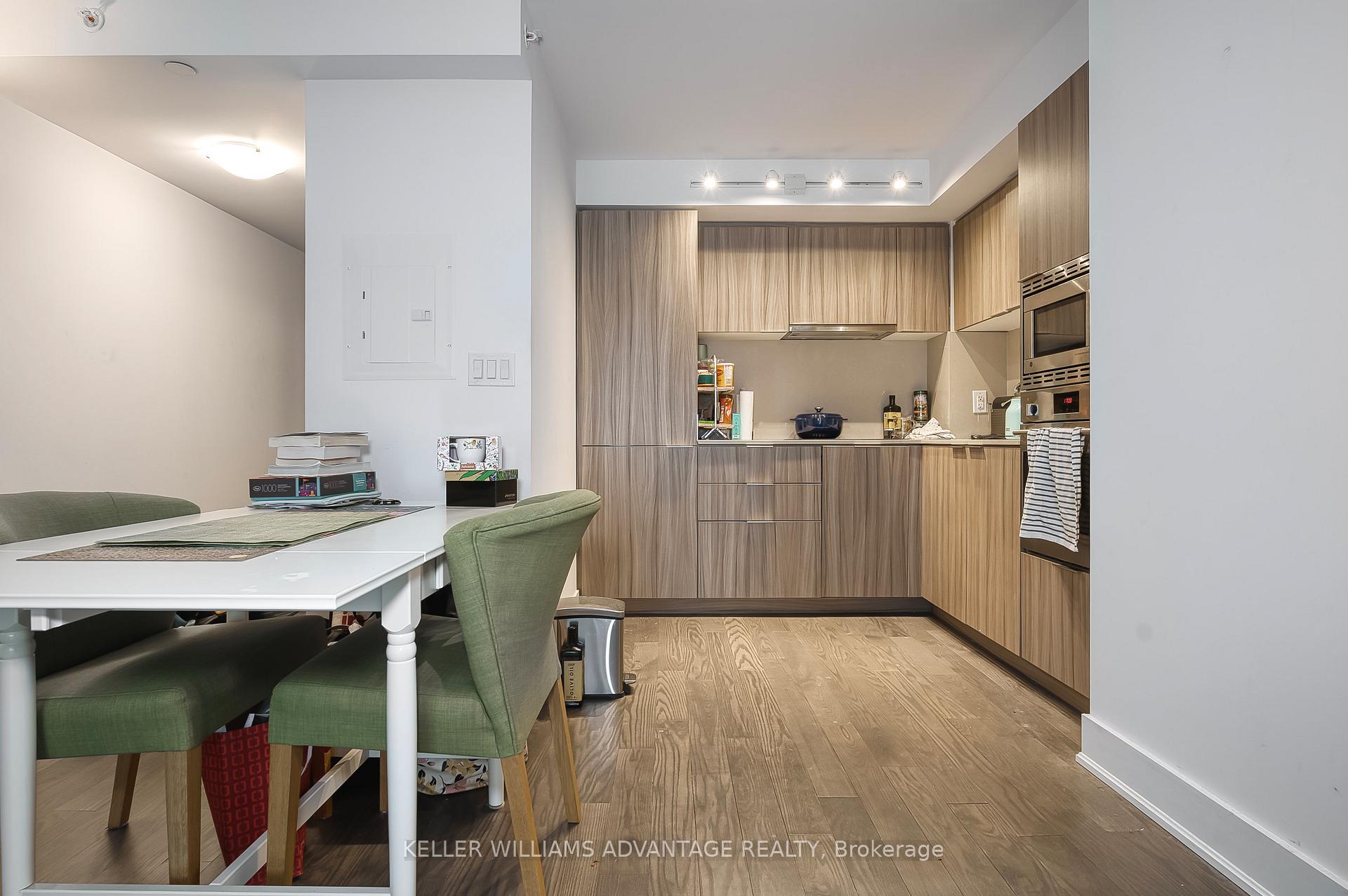 Photo 9 of Unit 1012, 955 Bay Street, Toronto, Bay Street Corridor — HOMEH