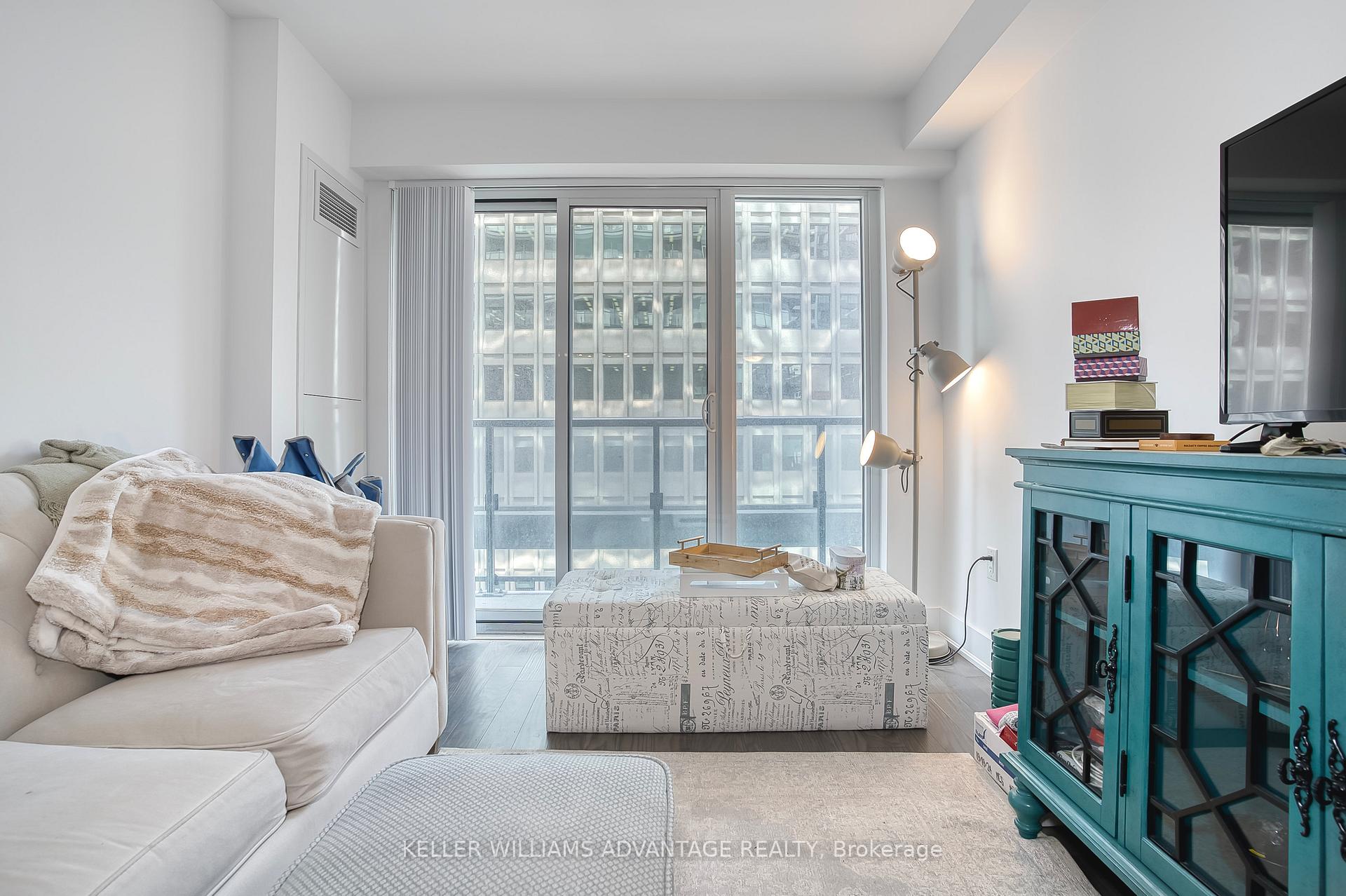 Photo 12 of Unit 1012, 955 Bay Street, Toronto, Bay Street Corridor — HOMEH