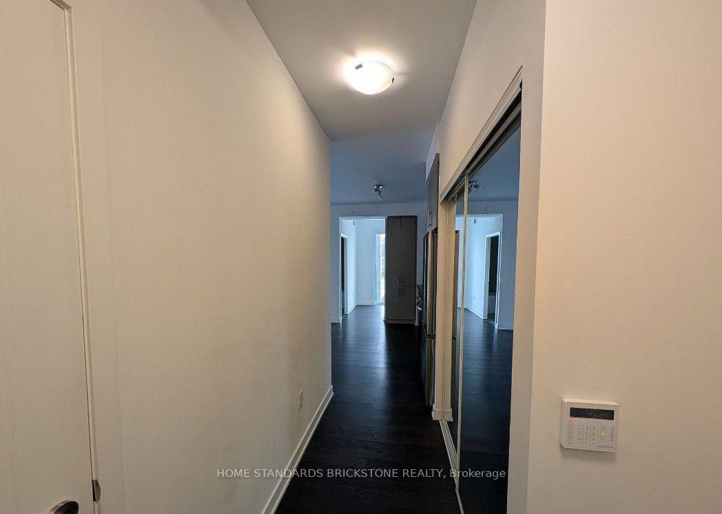 Photo 3 of Unit 810, 95 Oneida Crescent, Richmond Hill, Langstaff — HOMEH