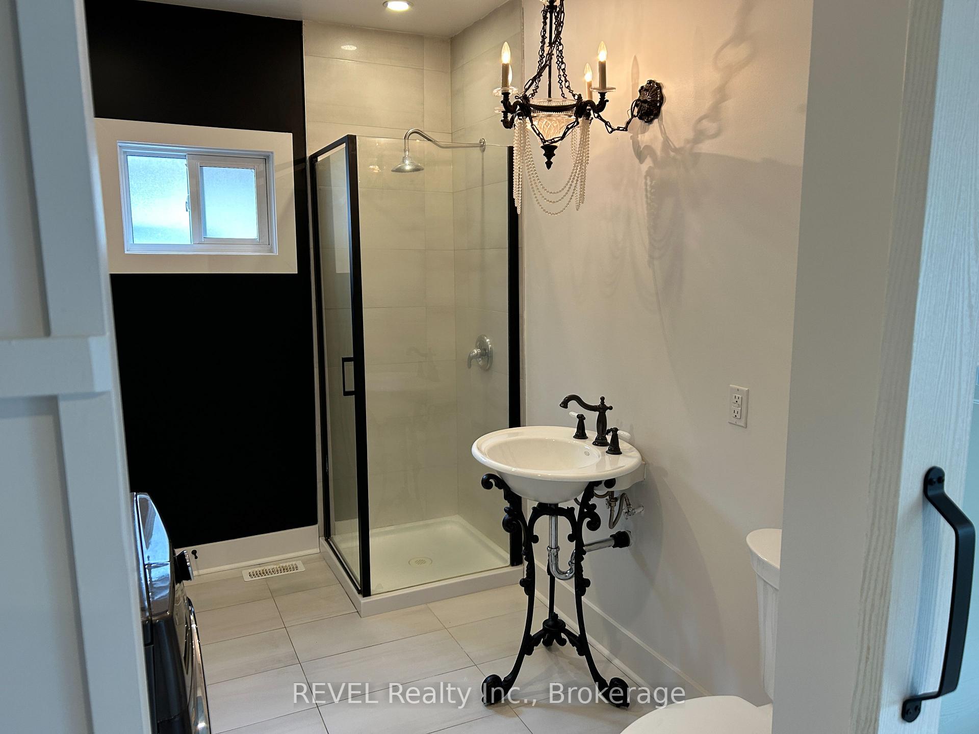 Photo 4 of 43 Wiley Street, St. Catharines, Downtown — HOMEH
