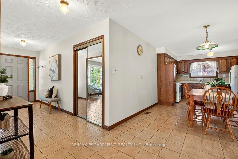 Photo 14 of 118 Pottruff Road S, Hamilton, Kentley — HOMEH