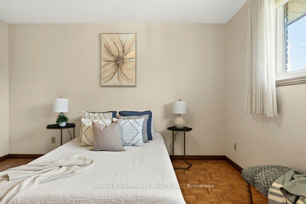 Photo 20 of 118 Pottruff Road S, Hamilton, Kentley — HOMEH