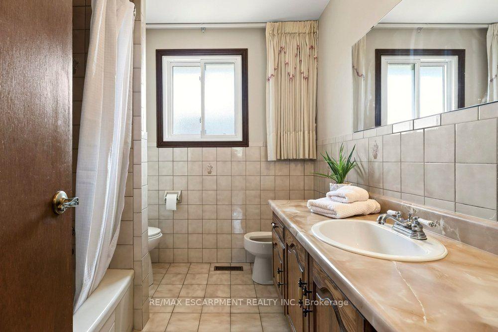 Photo 22 of 118 Pottruff Road S, Hamilton, Kentley — HOMEH