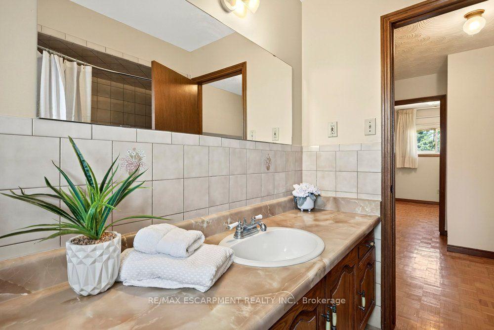 Photo 23 of 118 Pottruff Road S, Hamilton, Kentley — HOMEH