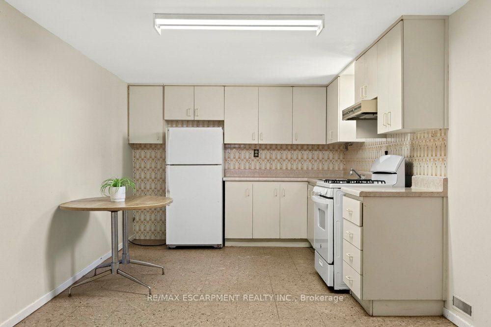 Photo 35 of 118 Pottruff Road S, Hamilton, Kentley — HOMEH