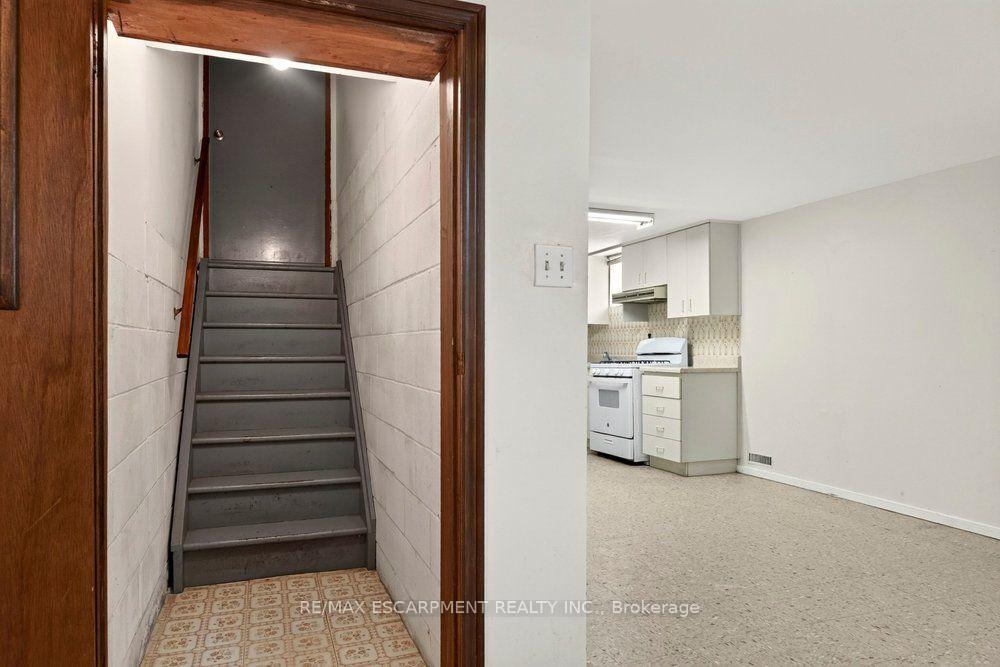 Photo 40 of 118 Pottruff Road S, Hamilton, Kentley — HOMEH