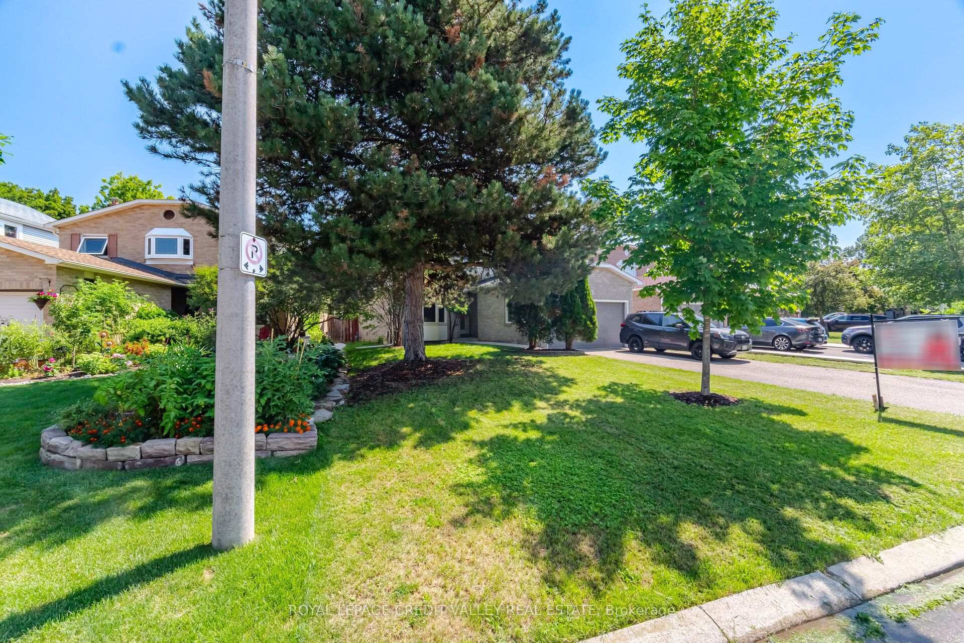 Photo 2 of 49 Sutter Avenue, Brampton, Brampton West — HOMEH