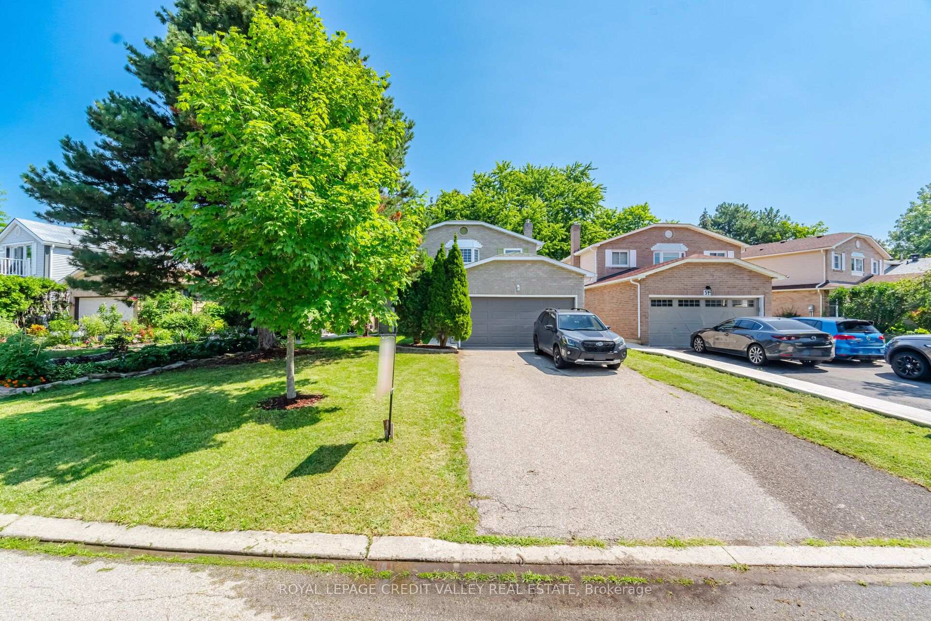 Photo 3 of 49 Sutter Avenue, Brampton, Brampton West — HOMEH