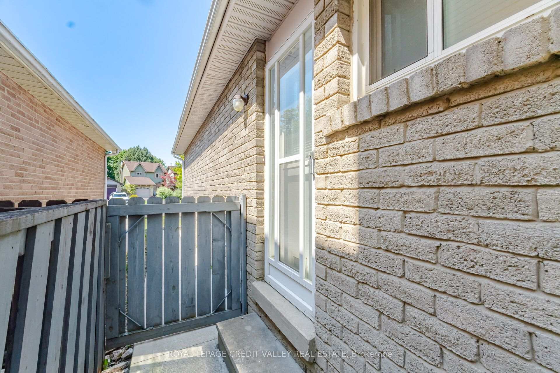 Photo 34 of 49 Sutter Avenue, Brampton, Brampton West — HOMEH