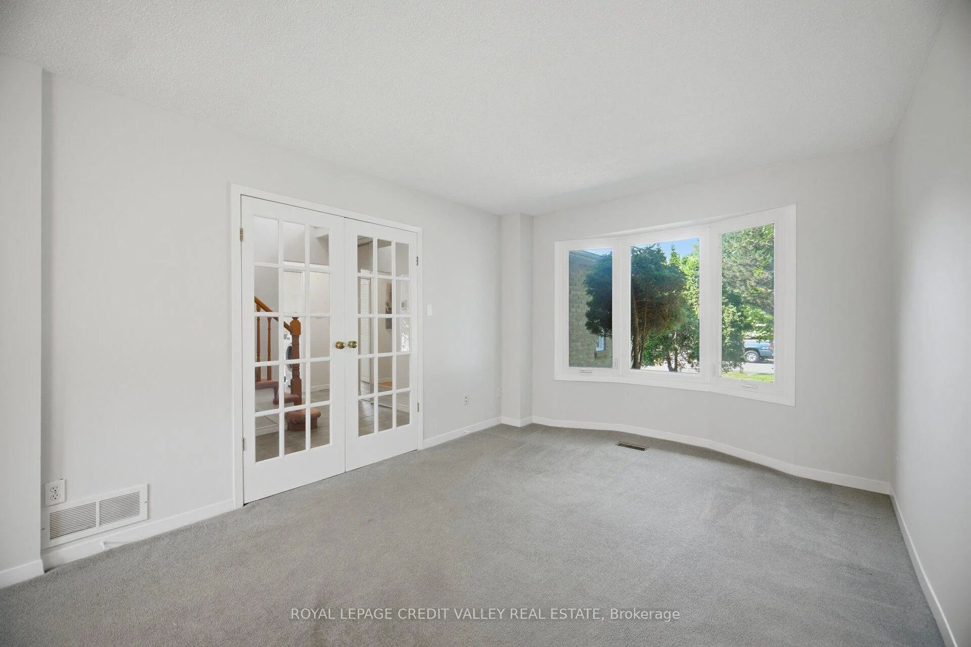 Photo 7 of 49 Sutter Avenue, Brampton, Brampton West — HOMEH
