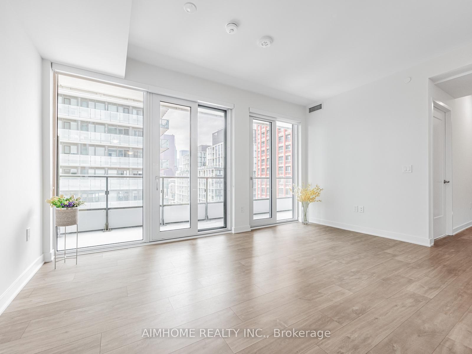 Photo 5 of Unit 2116, 70 Princess Street, Toronto, Waterfront Communities — HOMEH